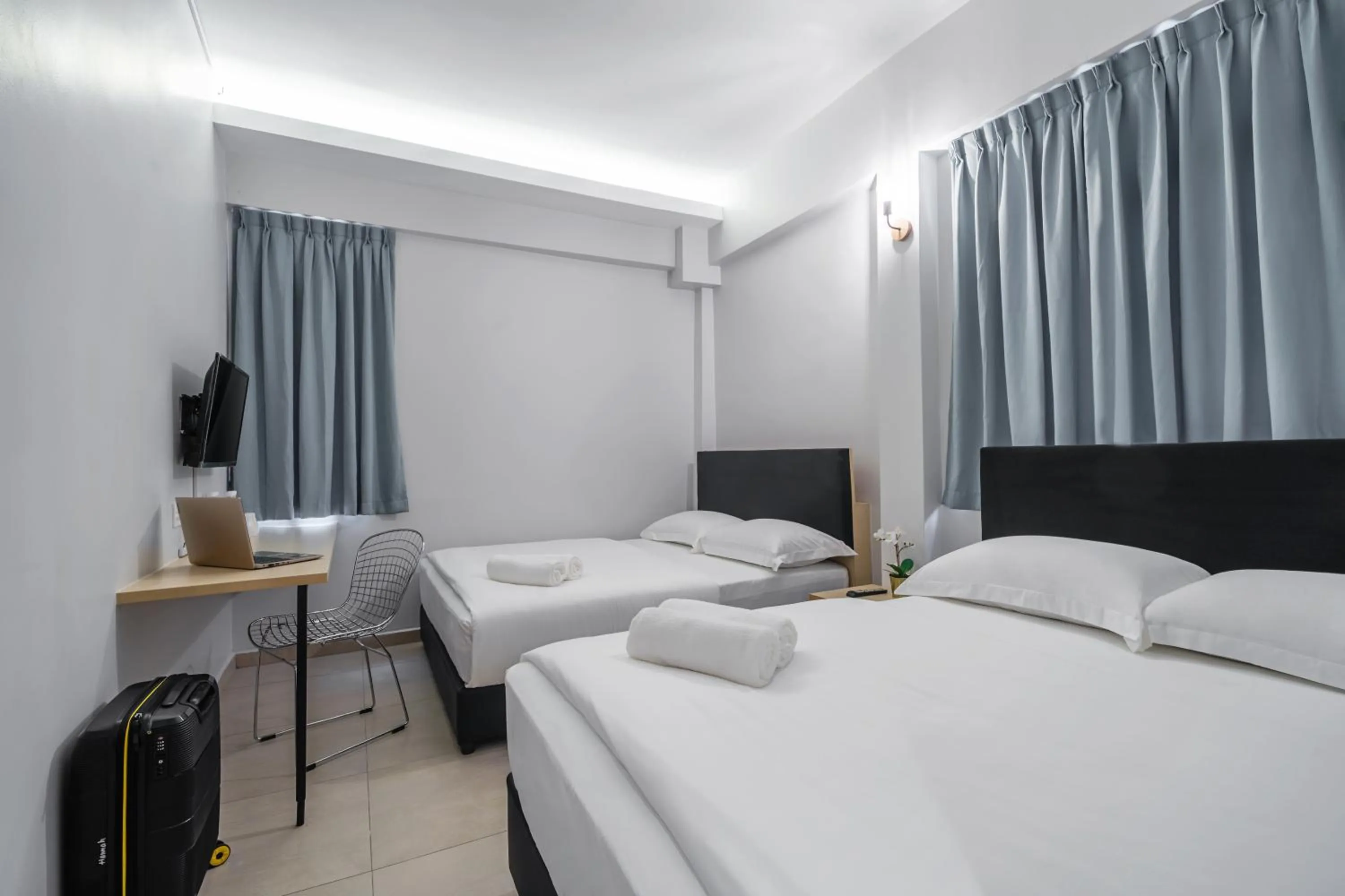 Bedroom, Bed in HAKO XPRESS TAMPOI