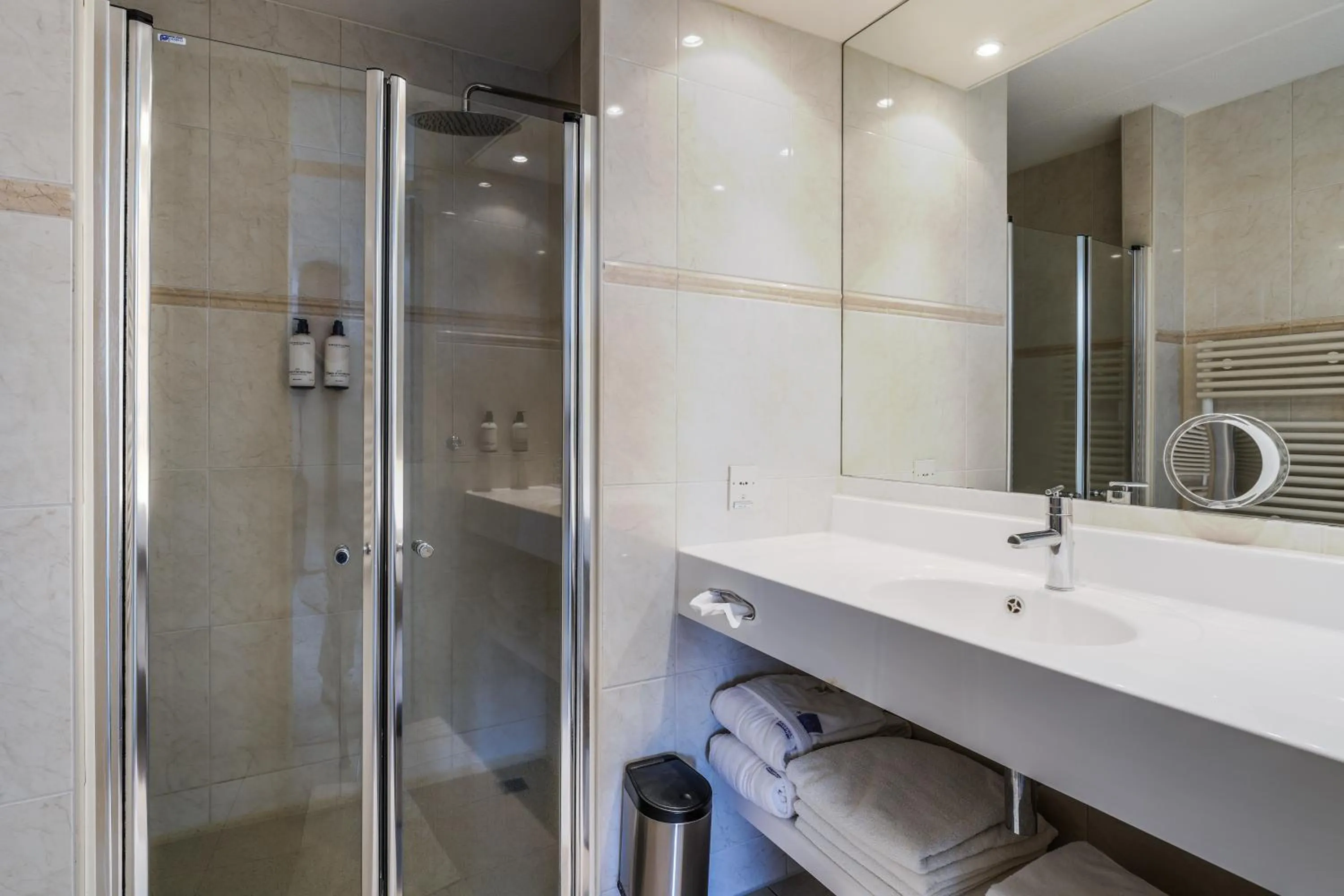 Bathroom in Paal 8 Hotel aan Zee