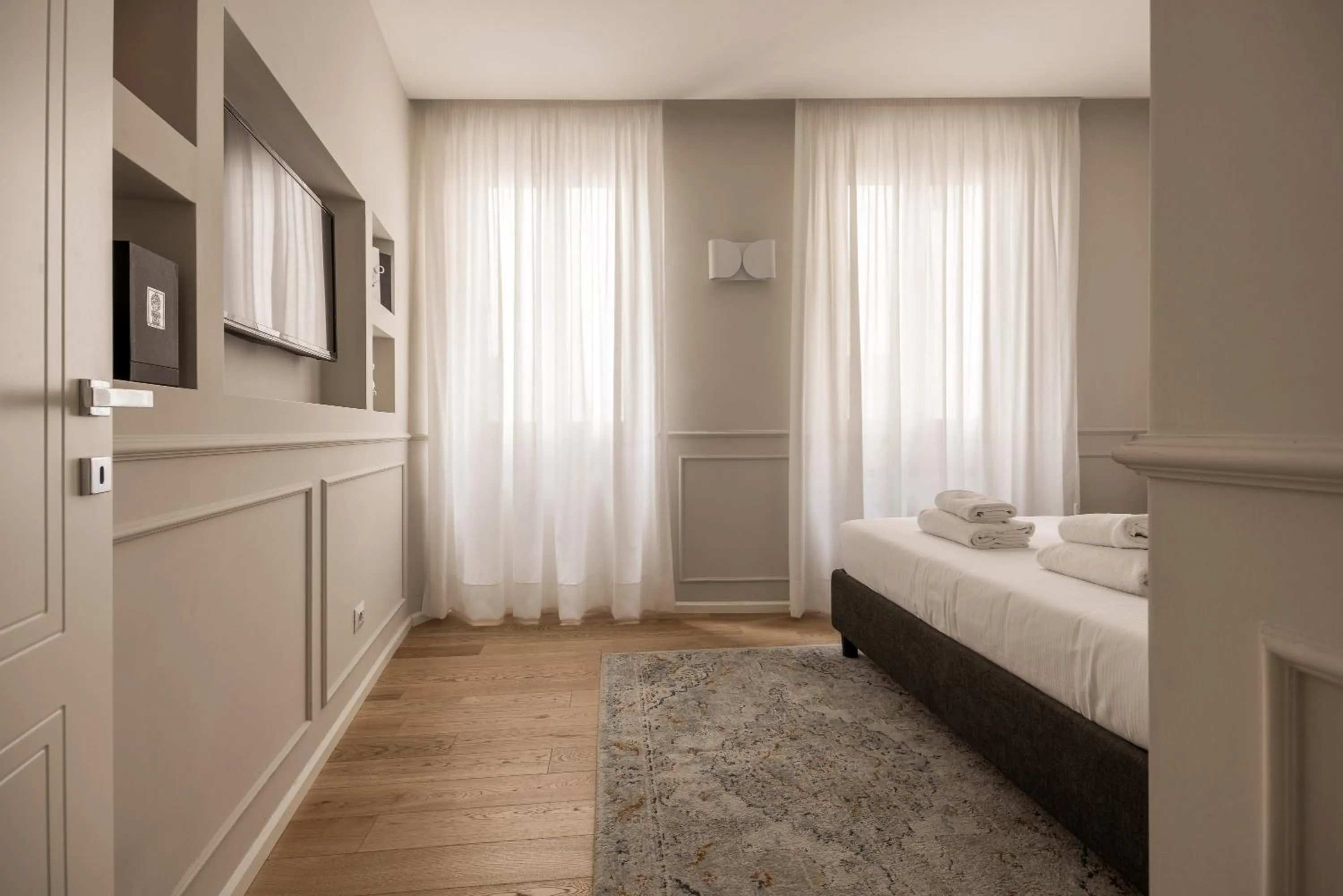 Photo of the whole room, Bed in Tornabuoni Place by Mmega