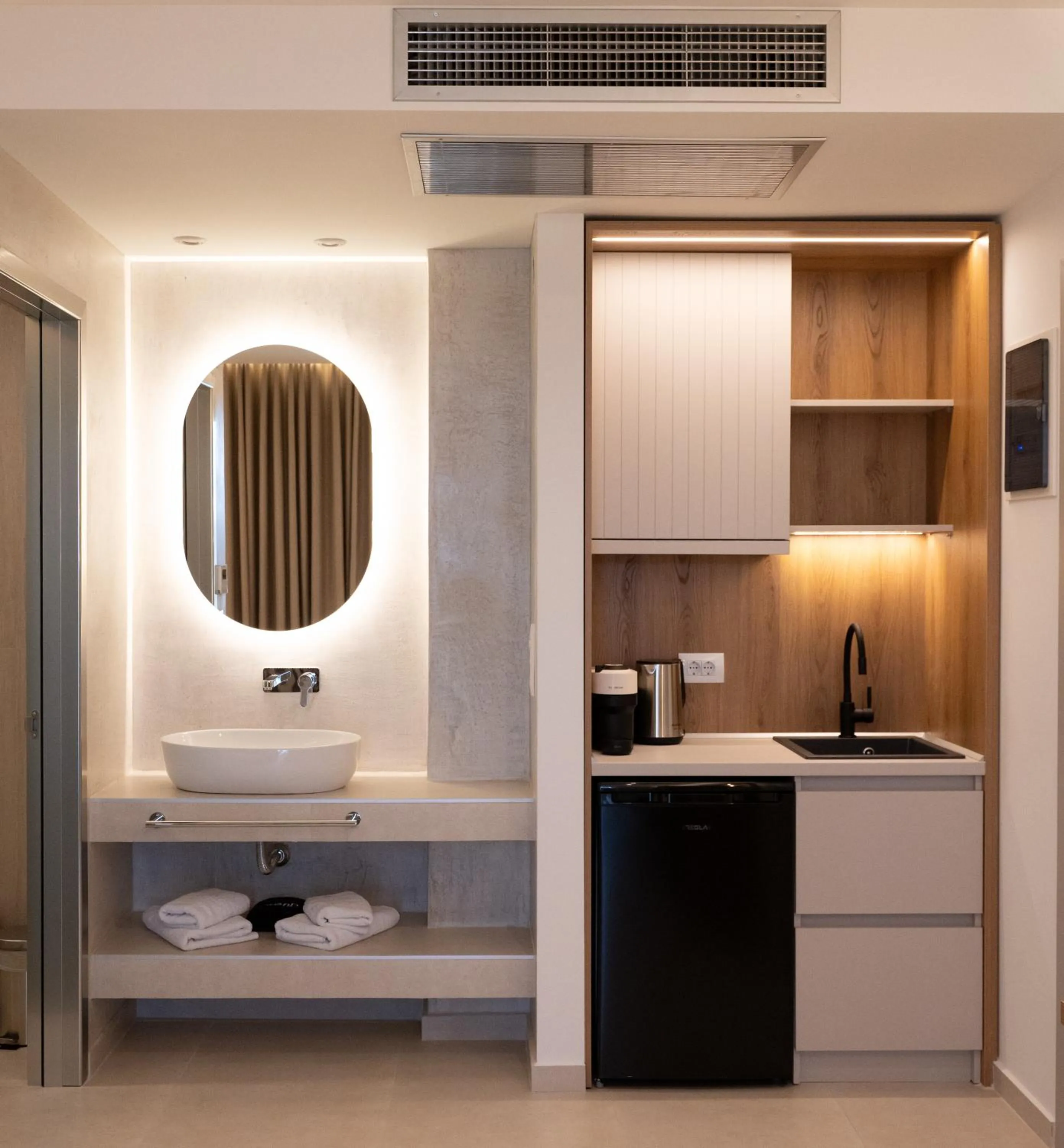 Coffee/tea facilities in Sunrise SeaSide Suites