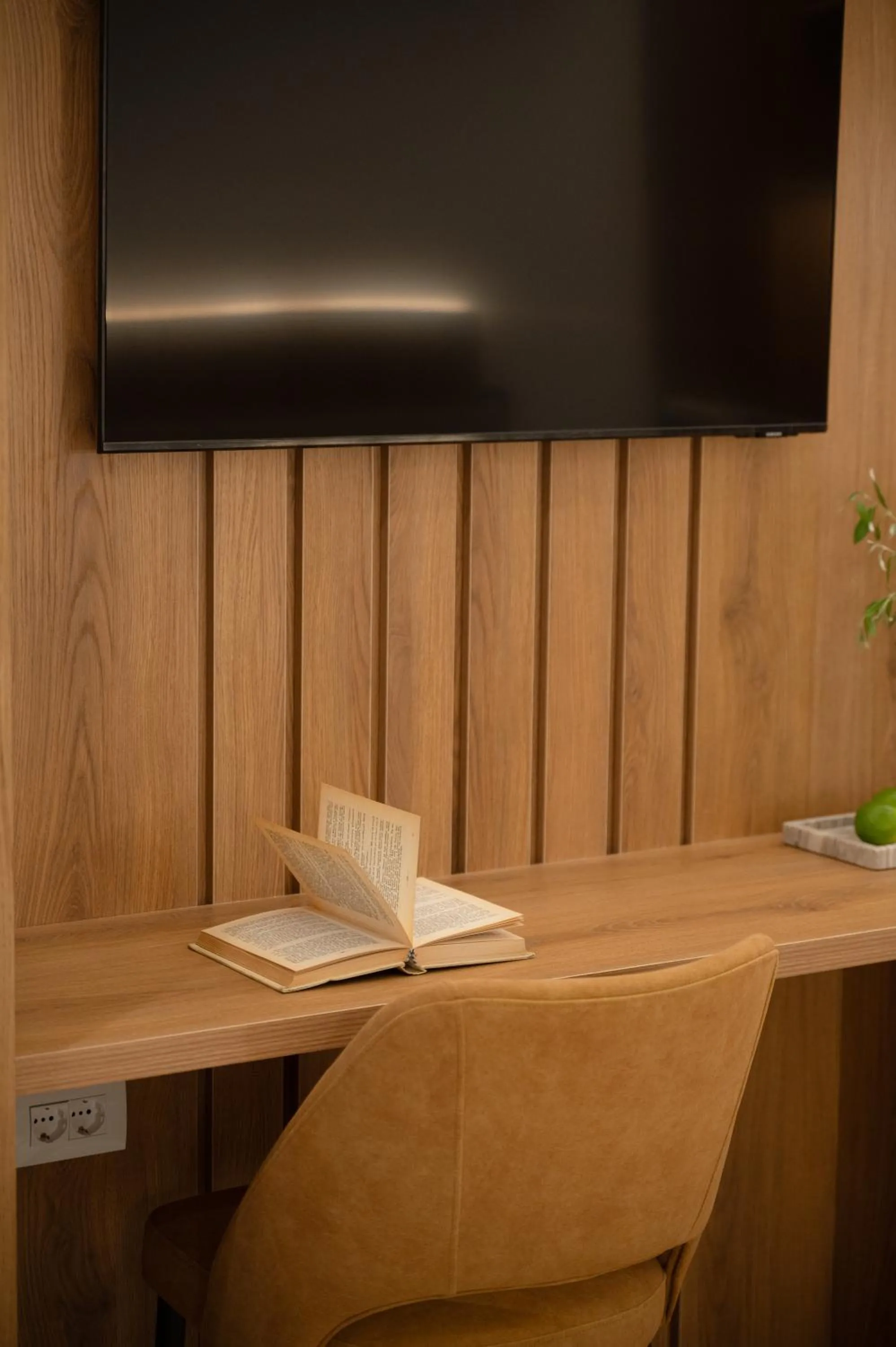 TV and multimedia in Sunrise SeaSide Suites