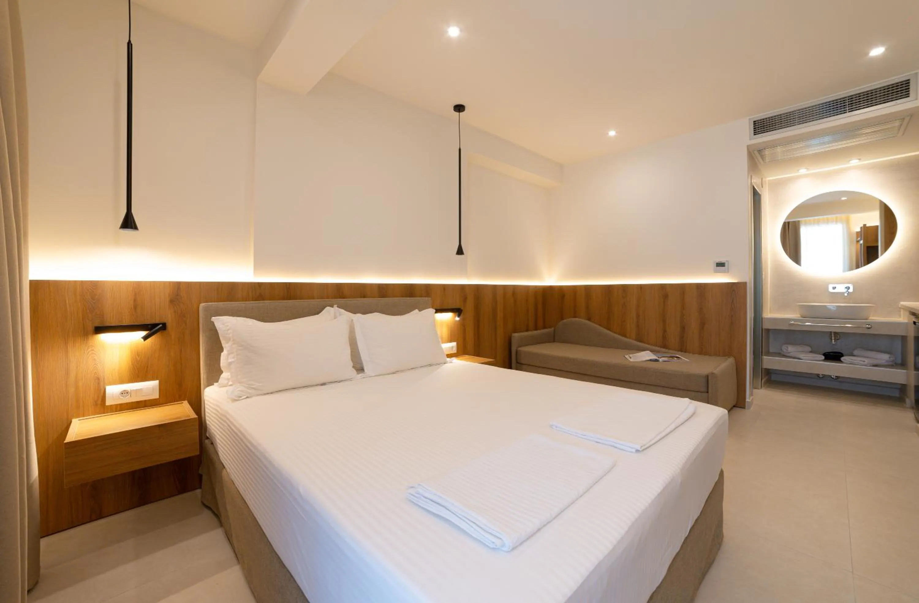 Bathroom, Bed in Sunrise SeaSide Suites