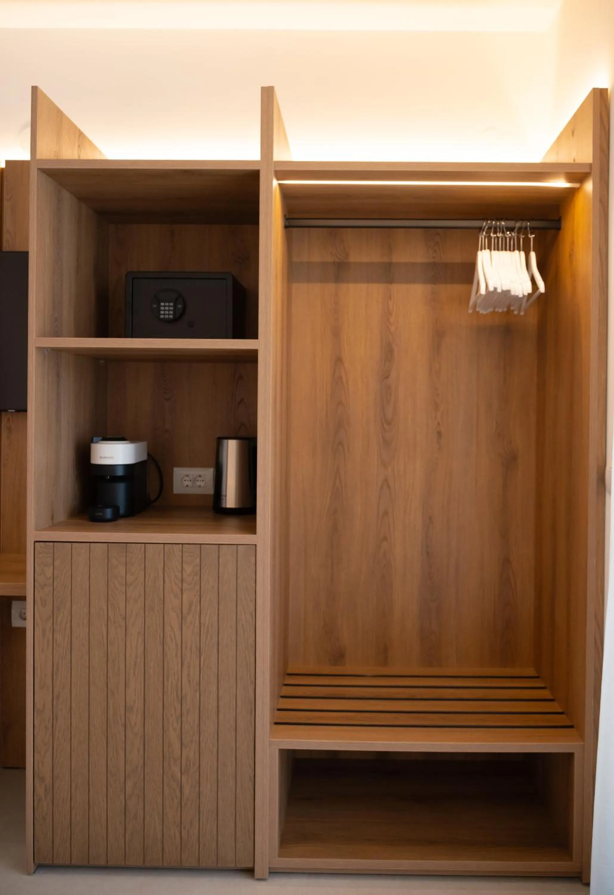Coffee/tea facilities in Sunrise SeaSide Suites
