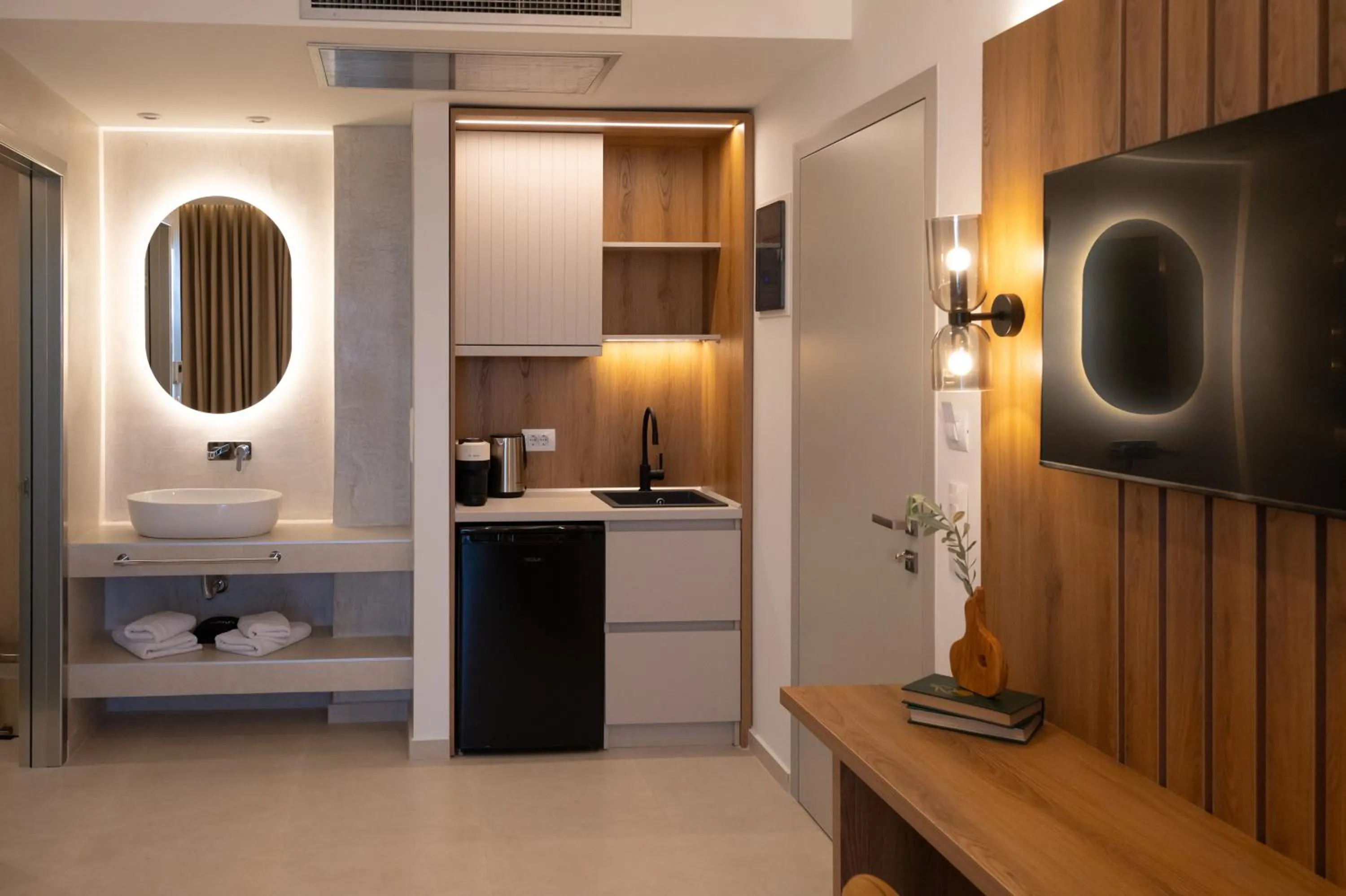 TV and multimedia in Sunrise SeaSide Suites