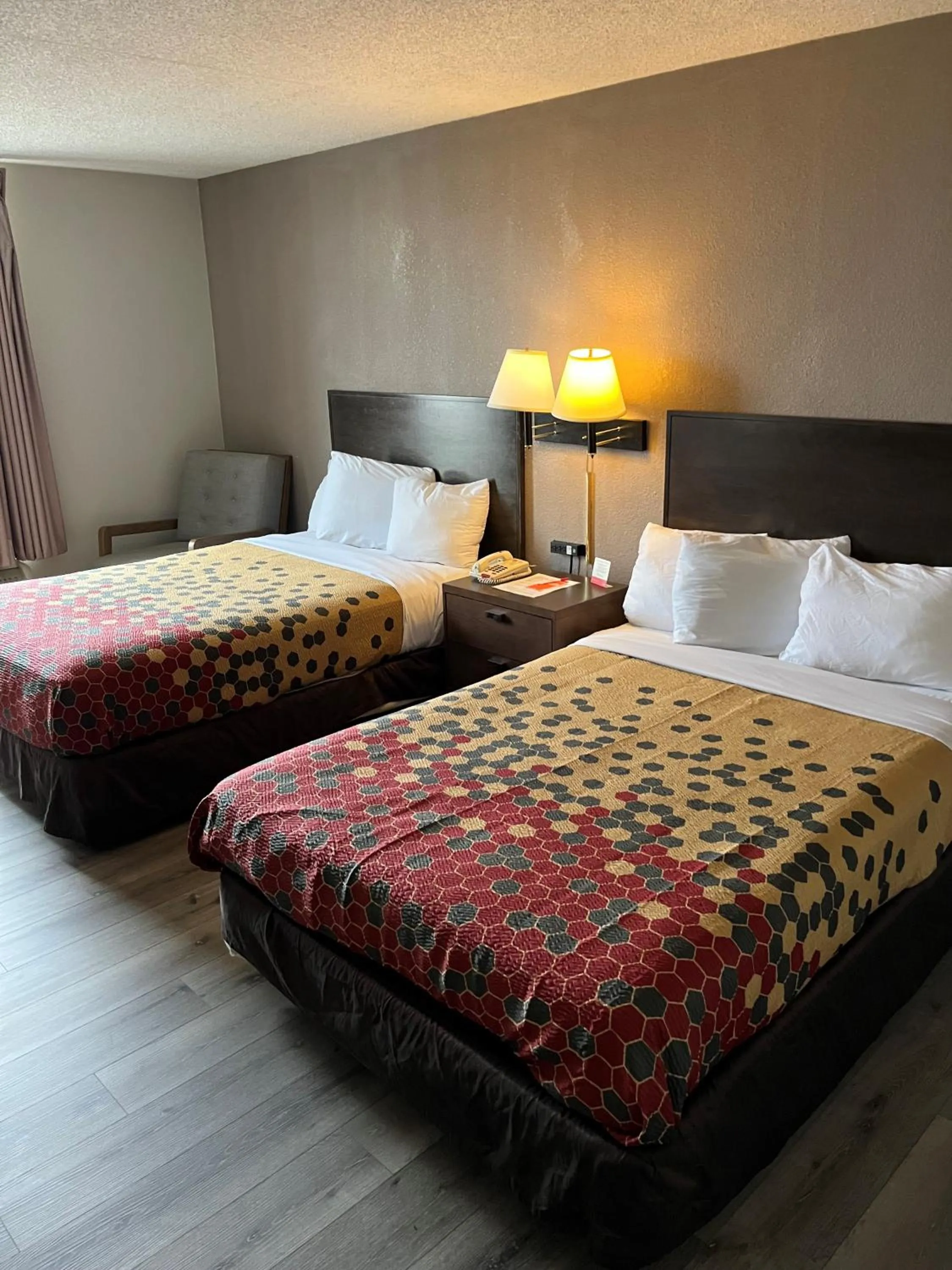 Bed in Red Carpet Inn Quantico