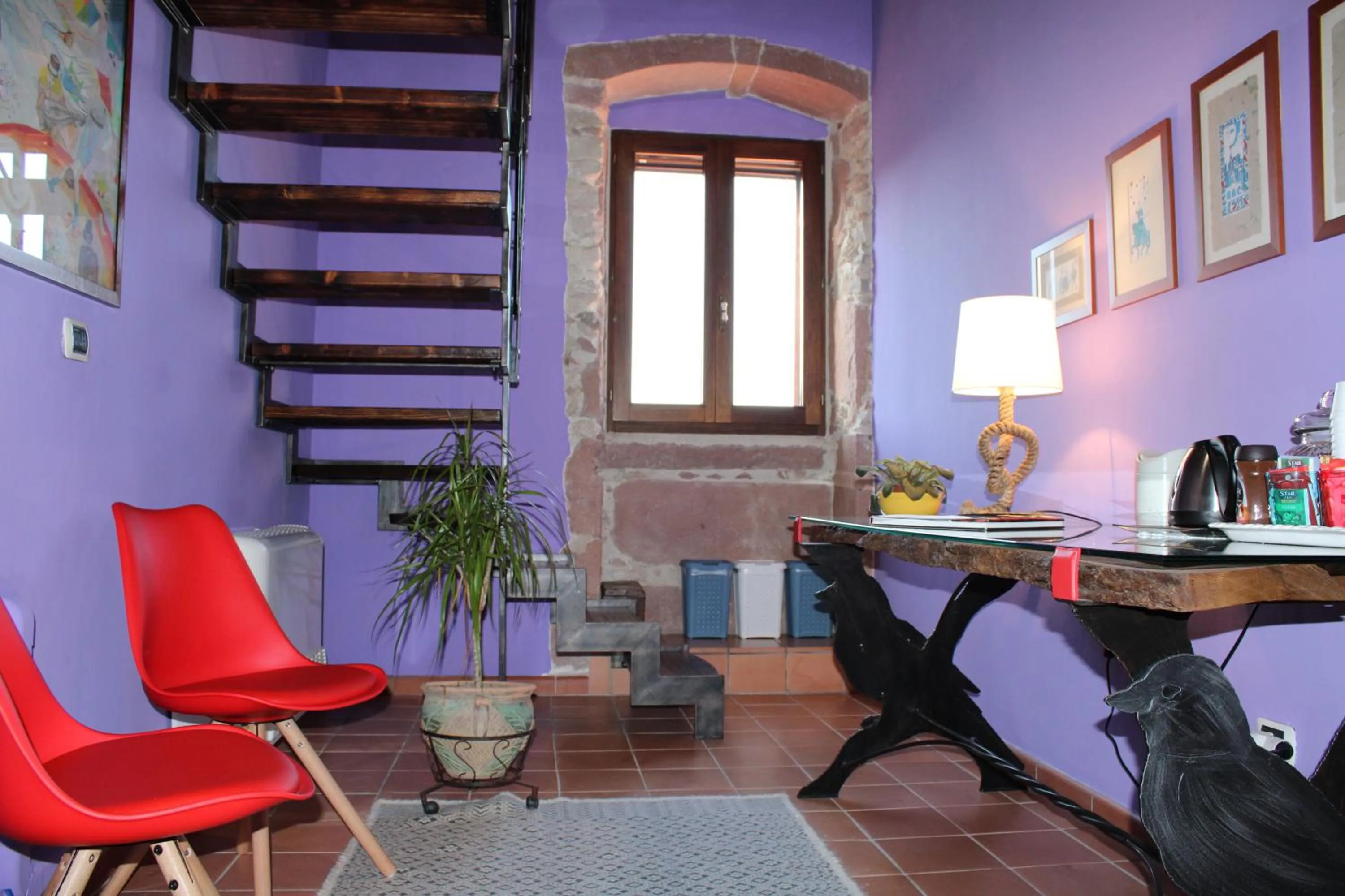 Communal lounge/ TV room in B&B S'Asilo Sardegna