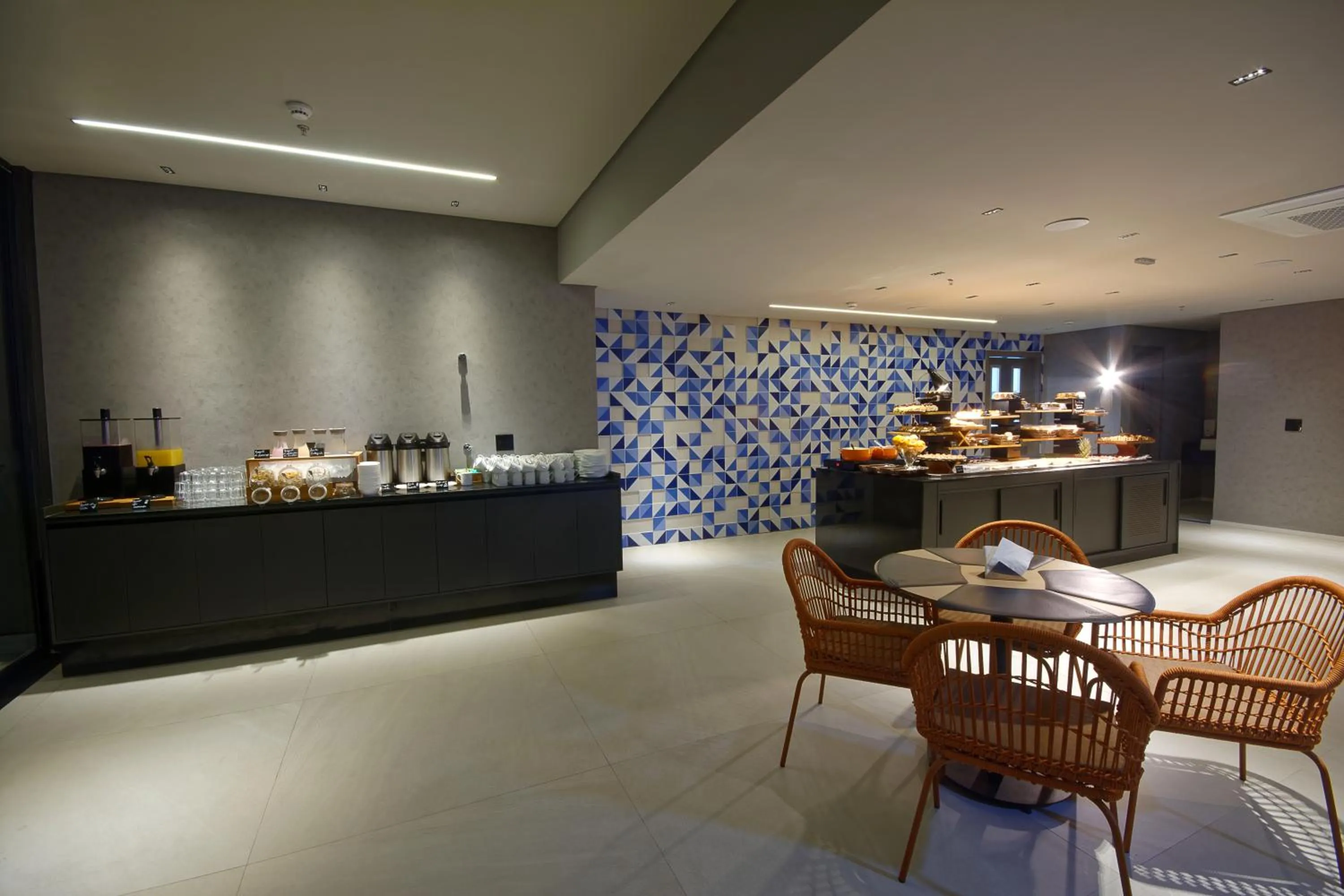 Golden Tower Express Nações Unidas by Fênix Hotéis