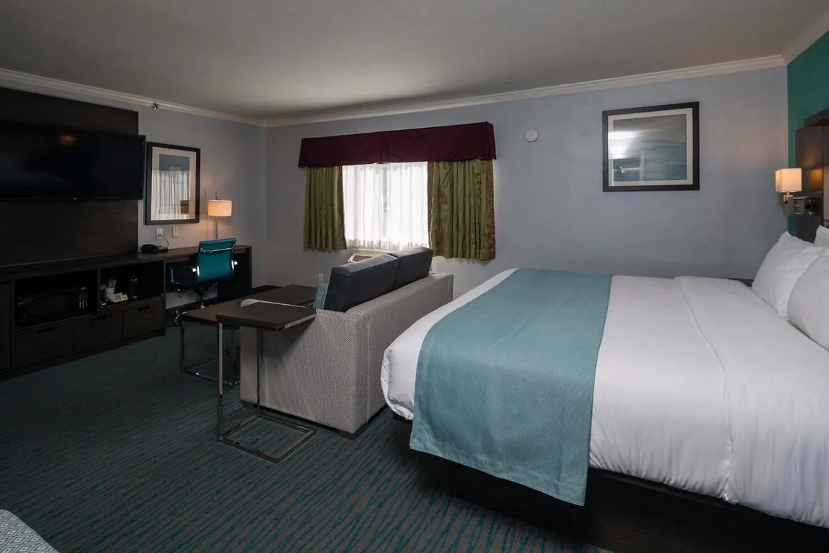 Photo of the whole room, Bed in Inn On Grove