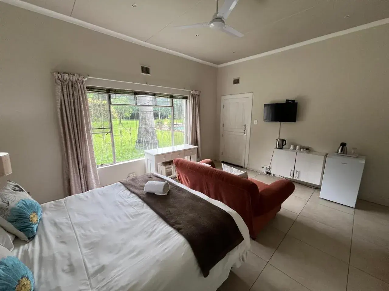 Classic Queen Room - single occupancy in The Guest House Pongola Classic Queen Room - single occupancy in The Guest House Pongola