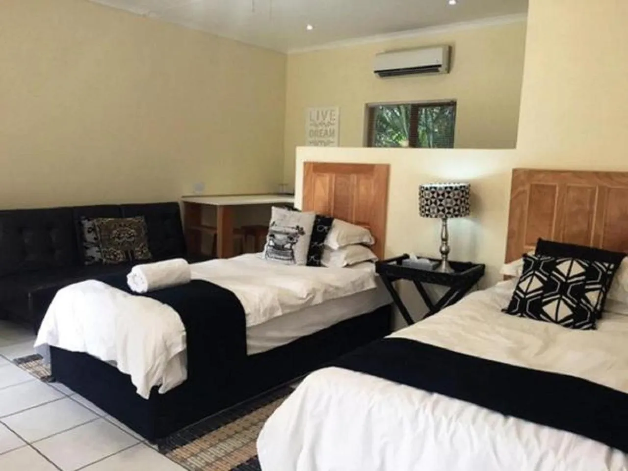 Bed in The Guest House Pongola
