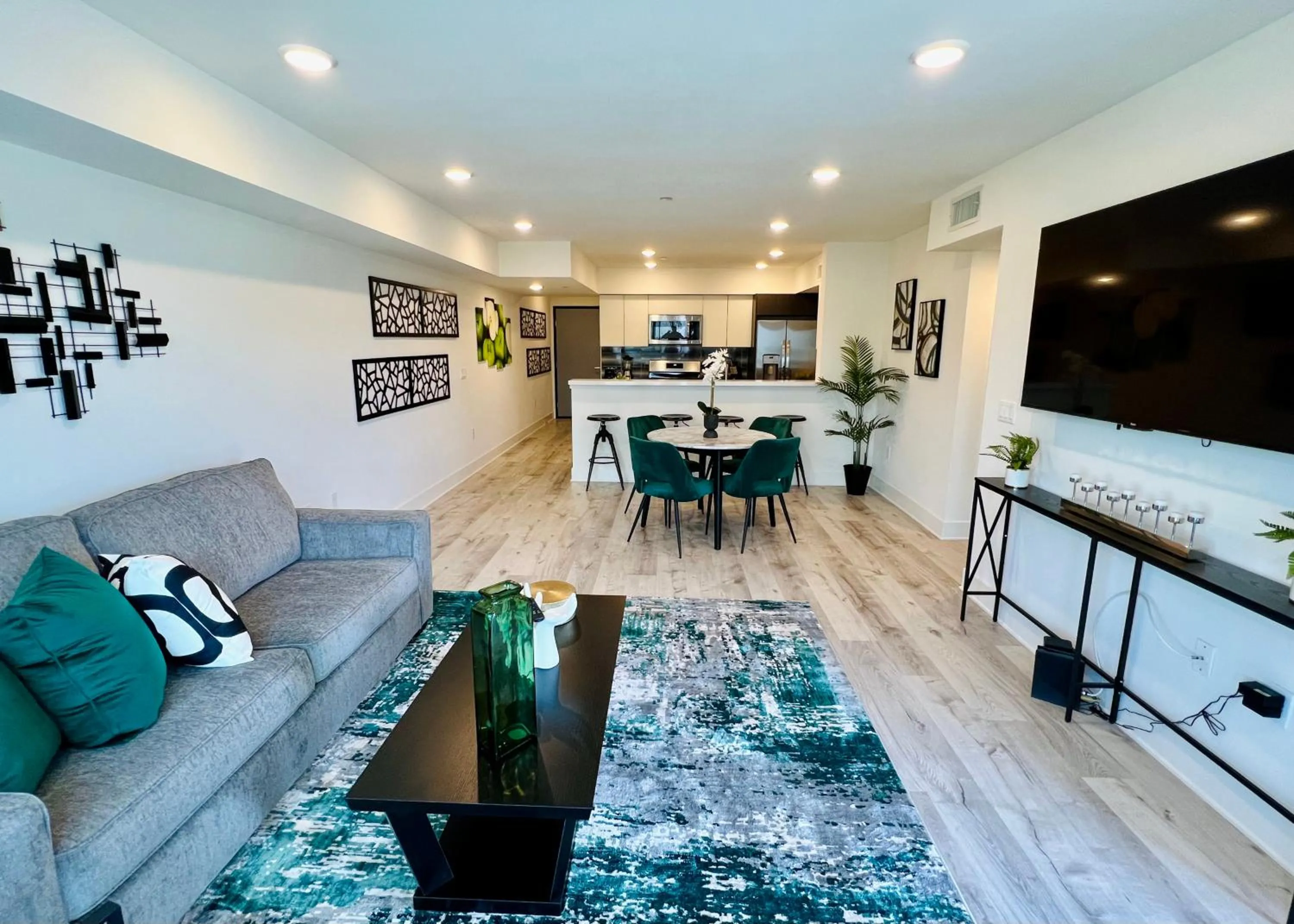 Century City Chic 4 sleep free parking 402