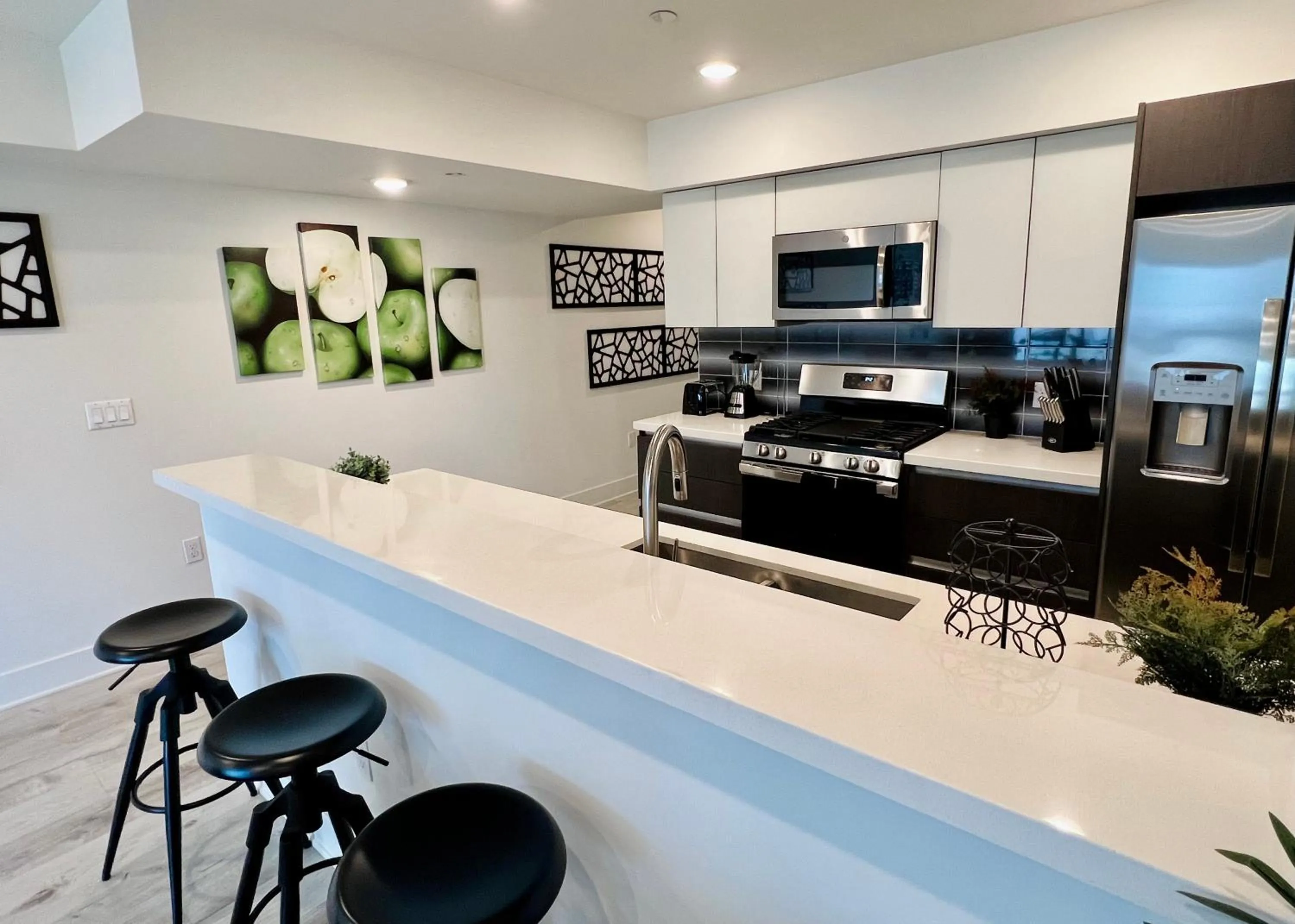 Century City Chic 4 sleep free parking 402