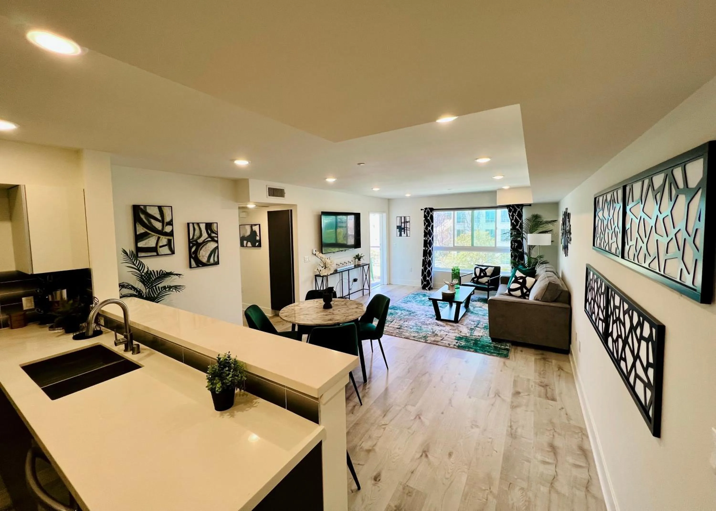 Century City Chic 4 sleep free parking 402