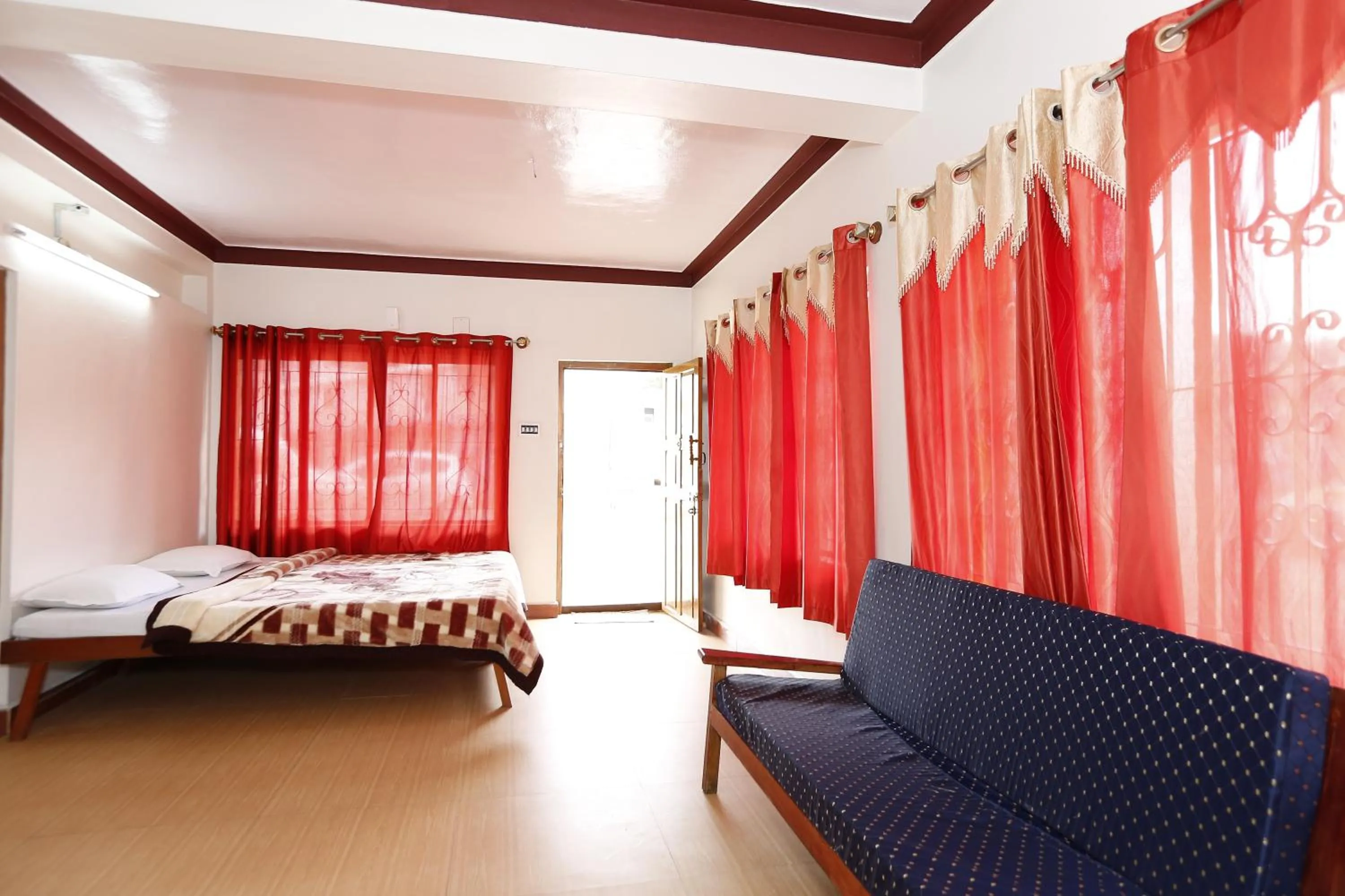 Living room, Bed in Hotel Sri Balaji