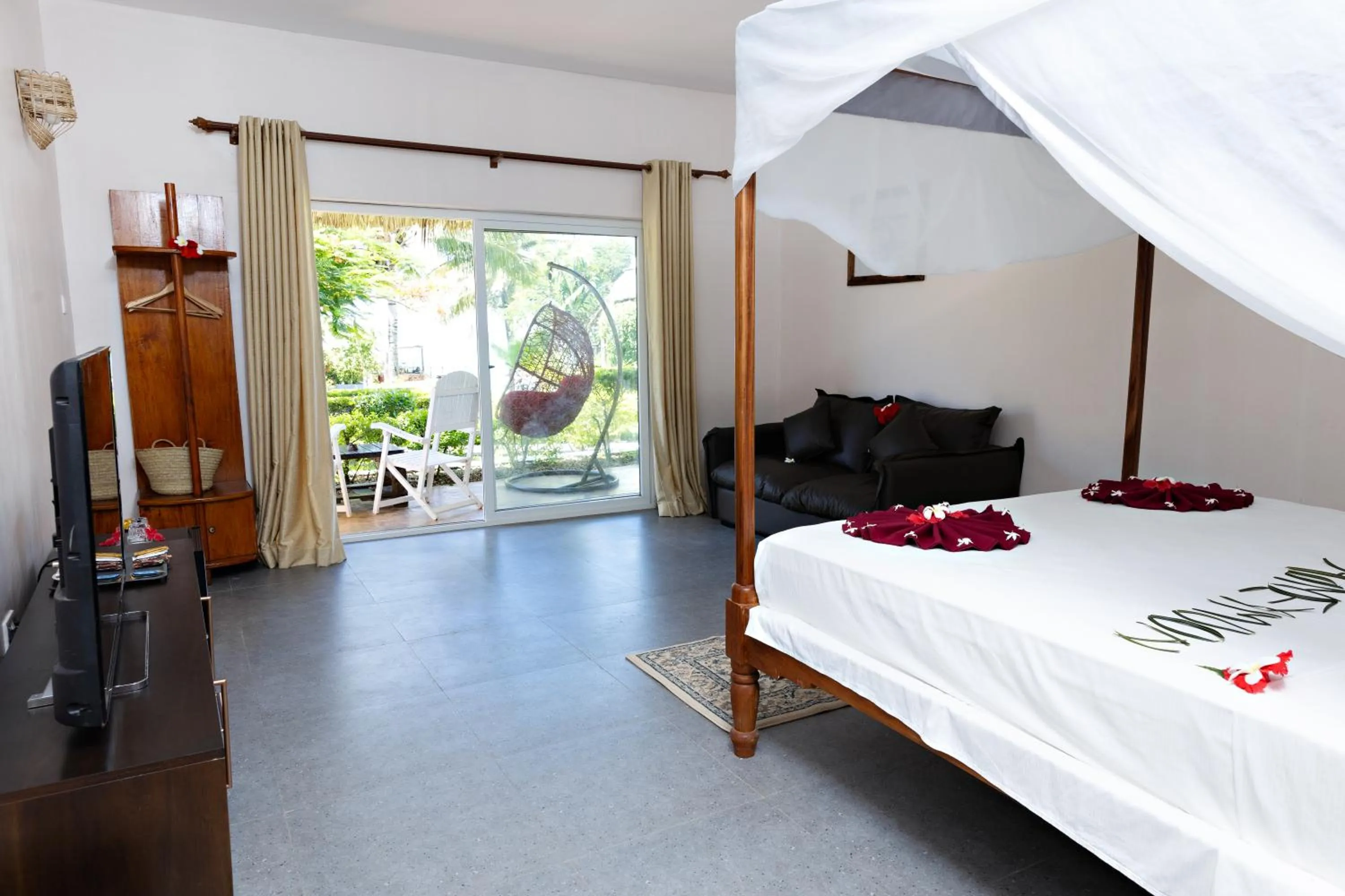 Photo of the whole room, Bed in Tanzanite Beach Resort