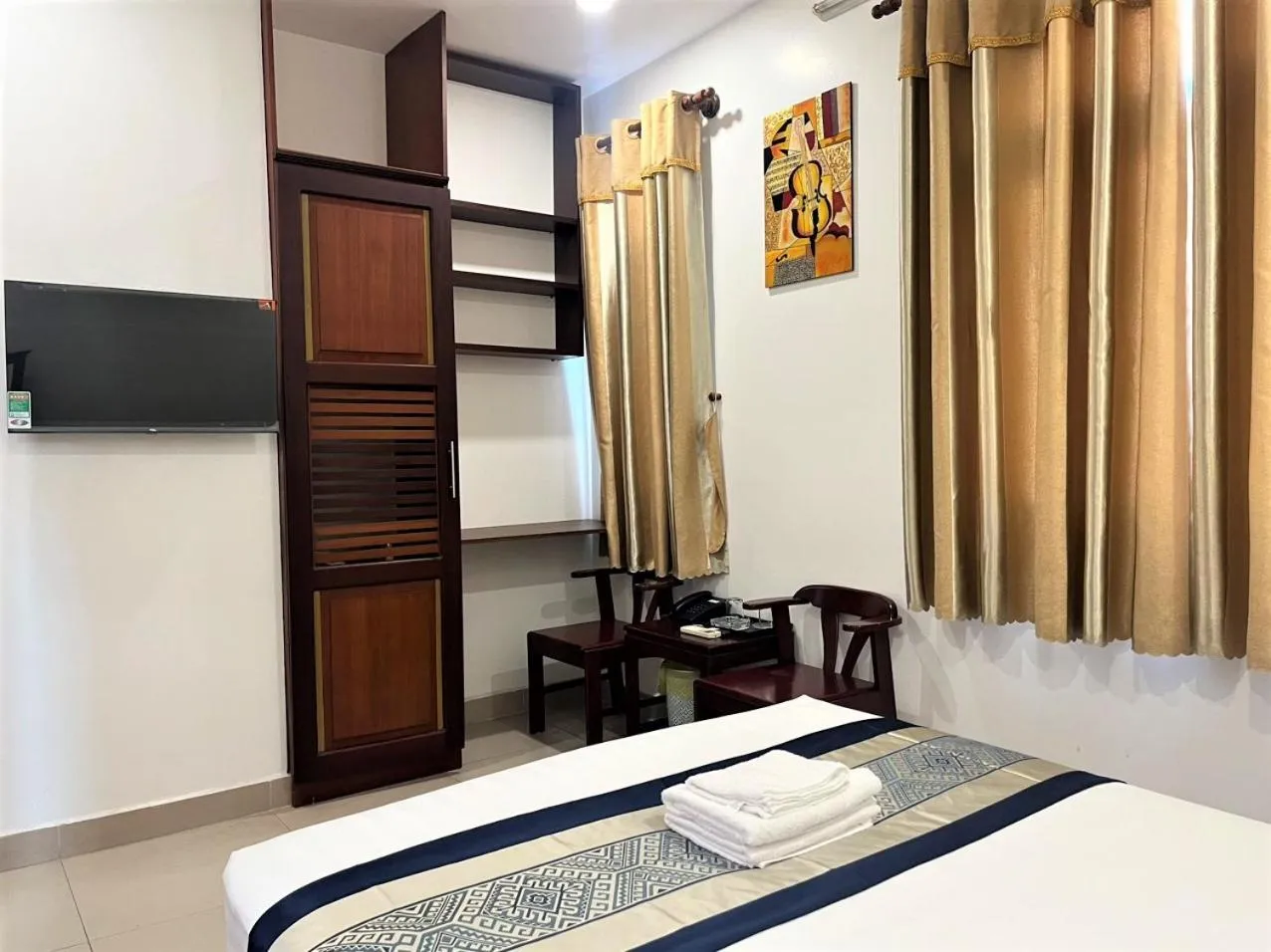 Communal lounge/ TV room, Bed in DINH DINH 2 AIRPORT HOTEL