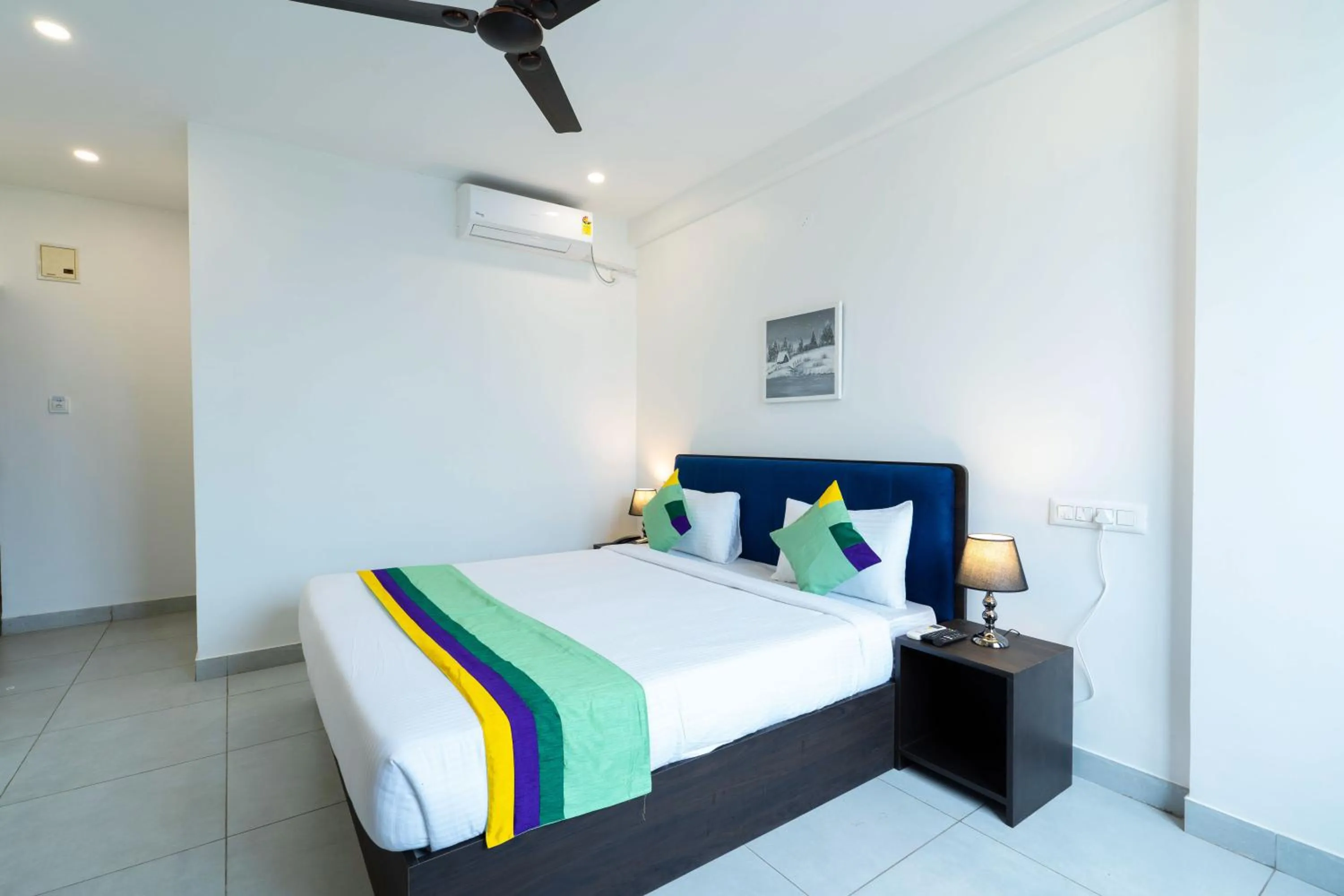 Bedroom, Bed in Treebo The Grand Skyla, Malleshwaram