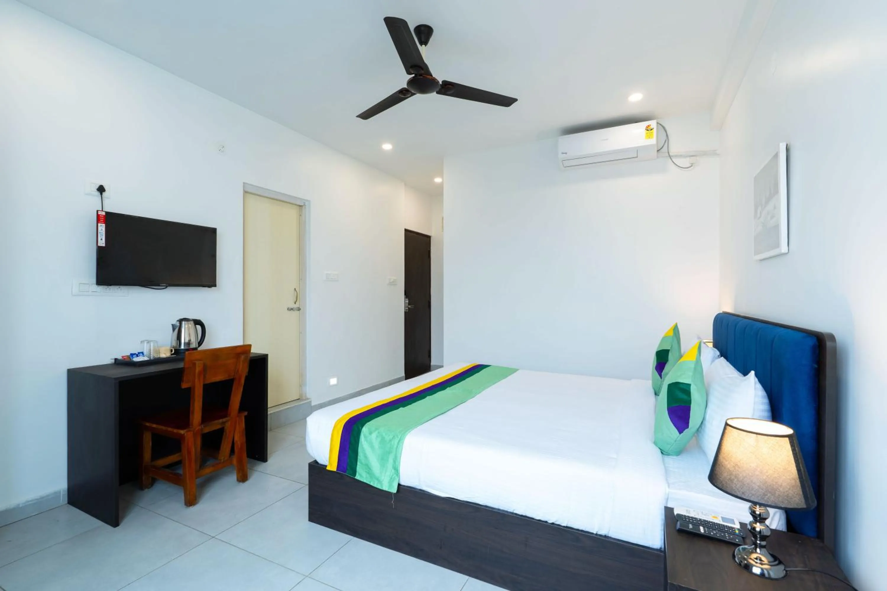 Bedroom, Bed in Treebo The Grand Skyla, Malleshwaram