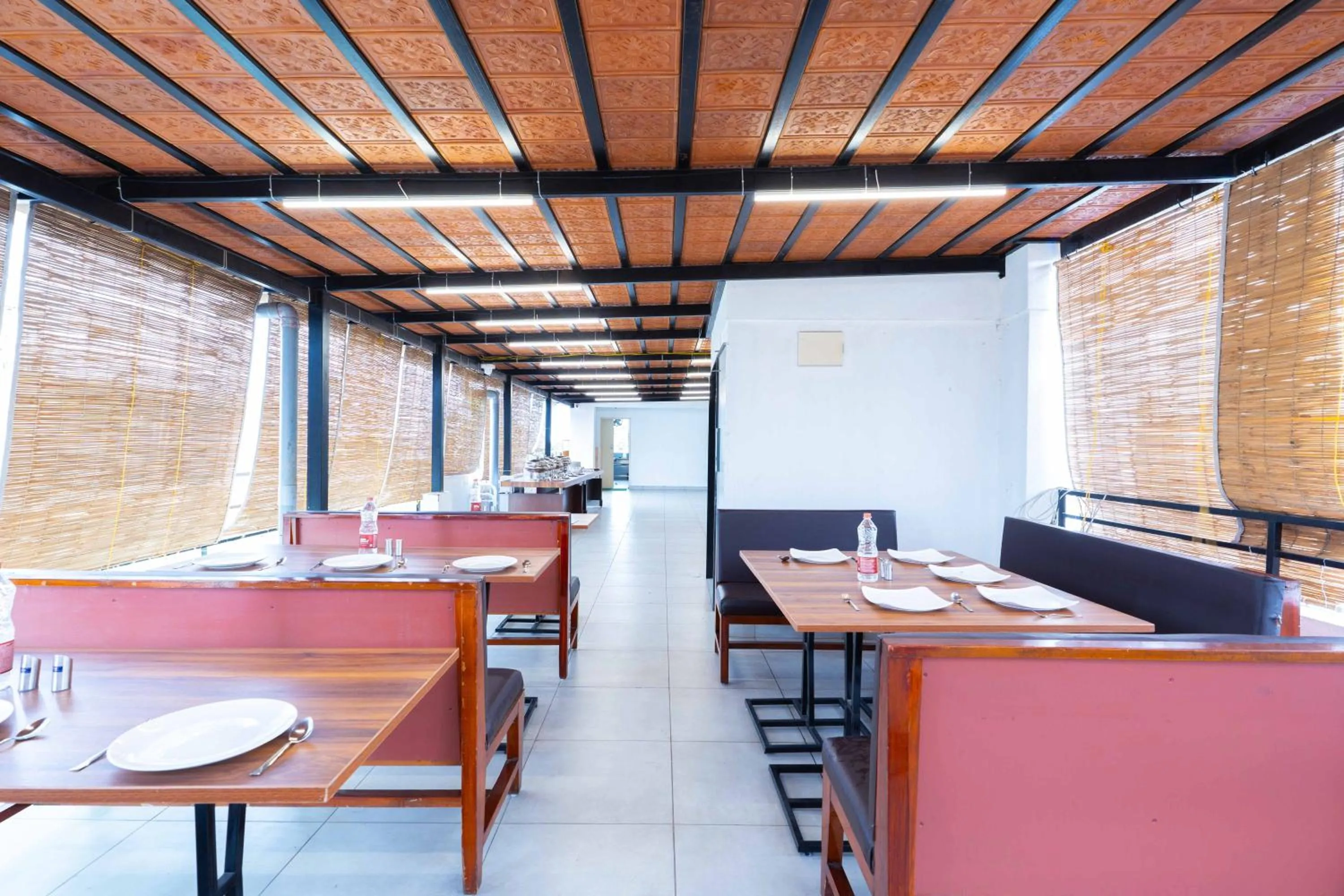 Restaurant/places to eat in Treebo The Grand Skyla, Malleshwaram