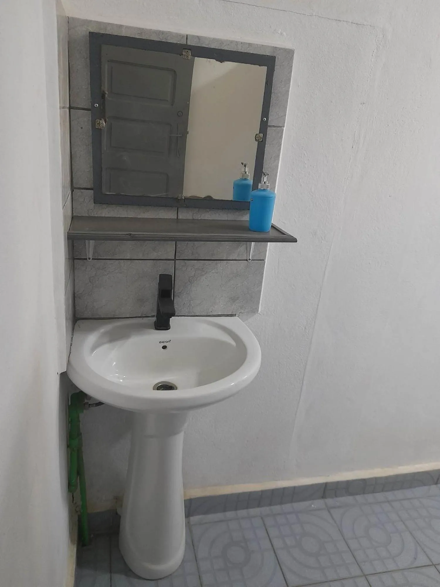 Double Room with Private Bathroom - single occupancy in Chez Joël
