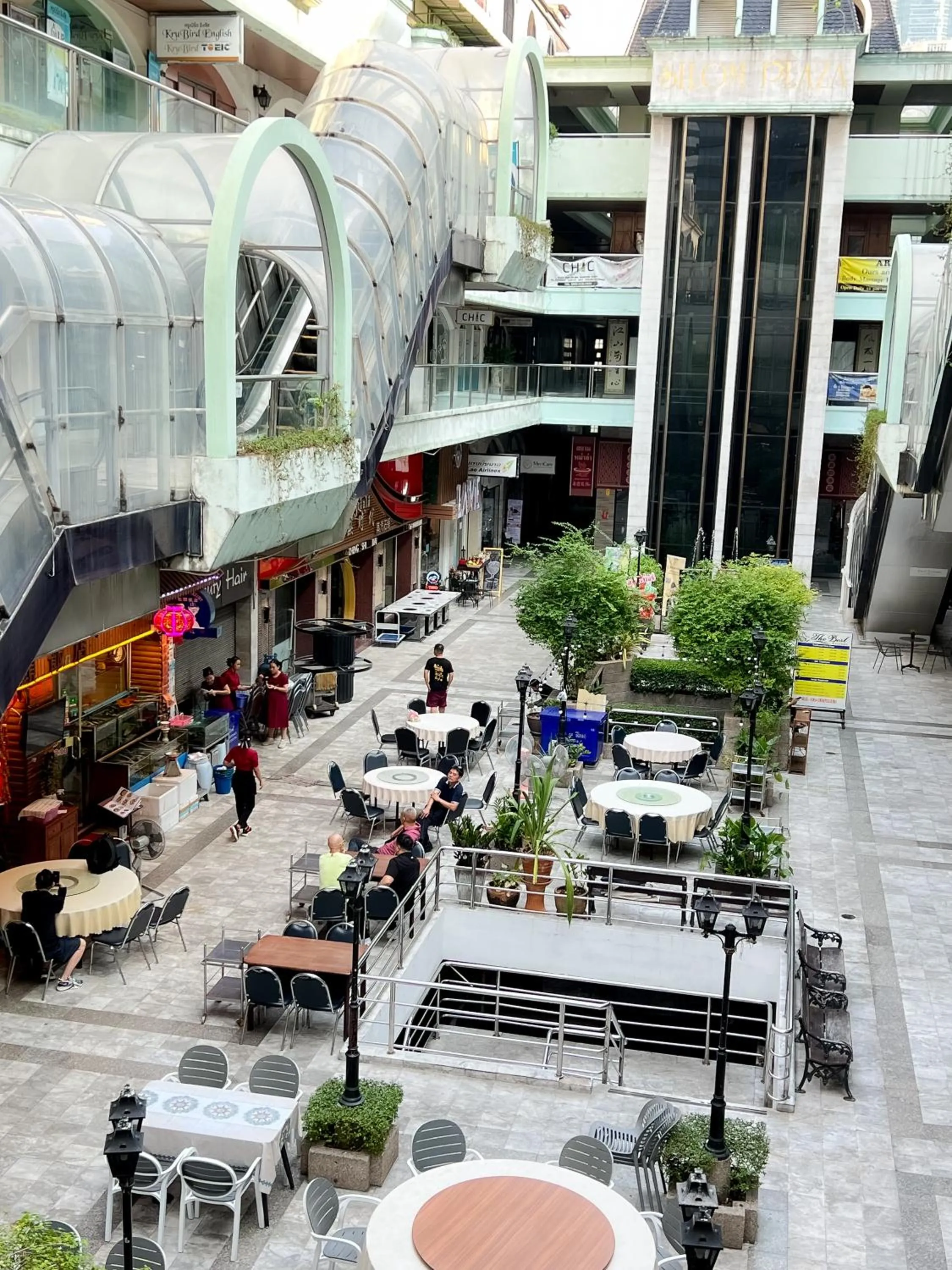 Property building in Silom Dynasty Hostel