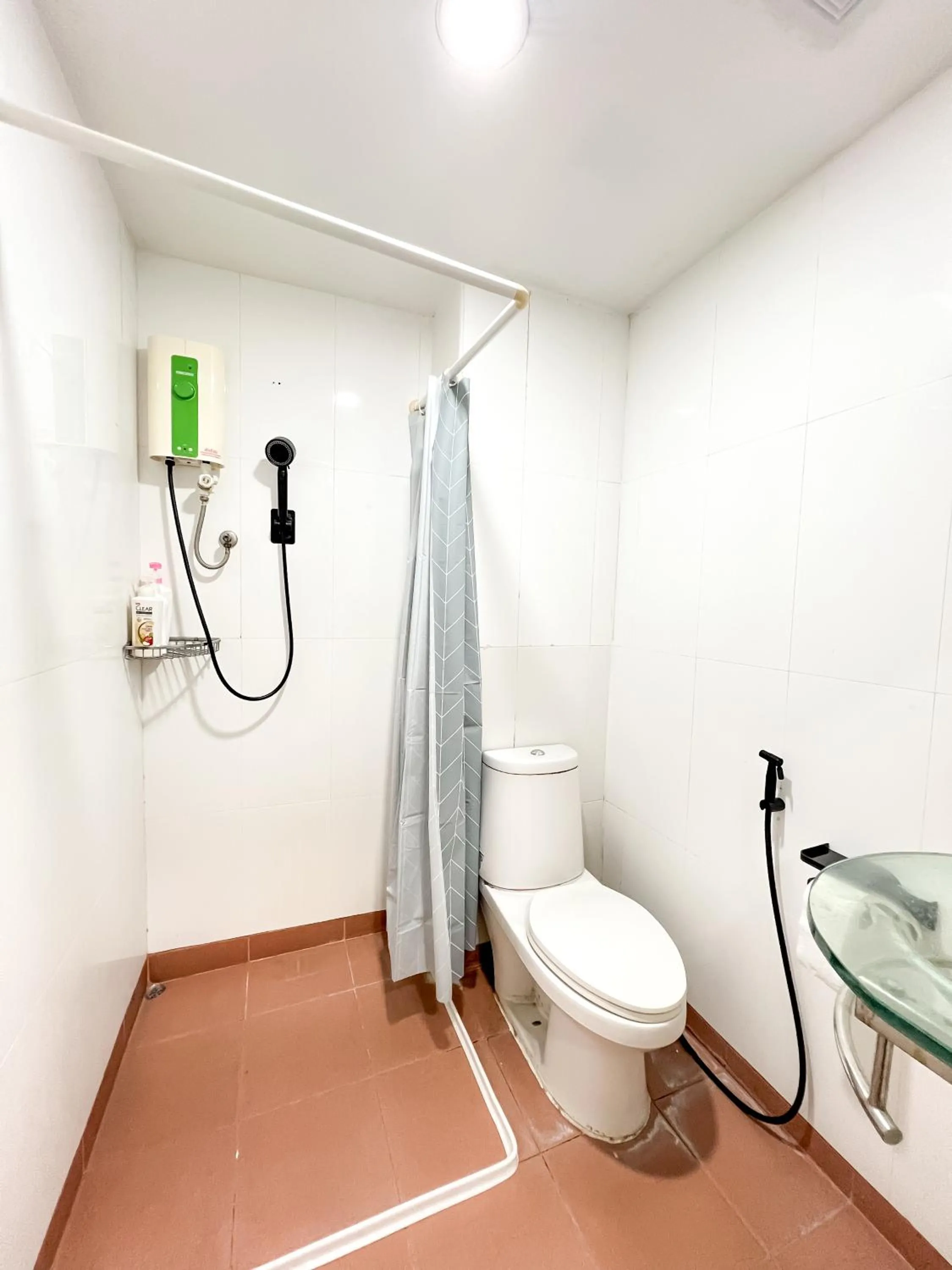 Shower in Silom Dynasty Hostel