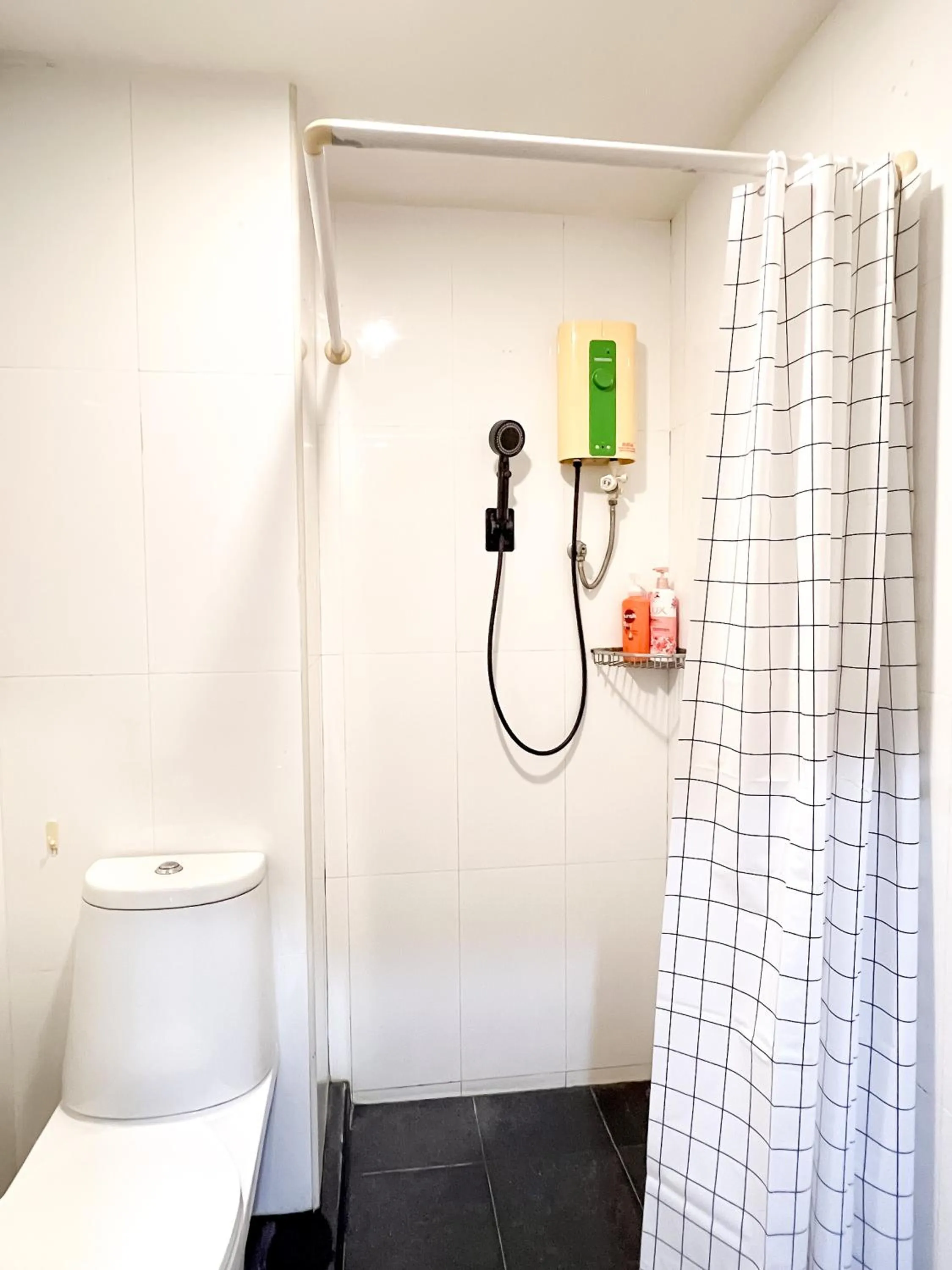 Shower in Silom Dynasty Hostel