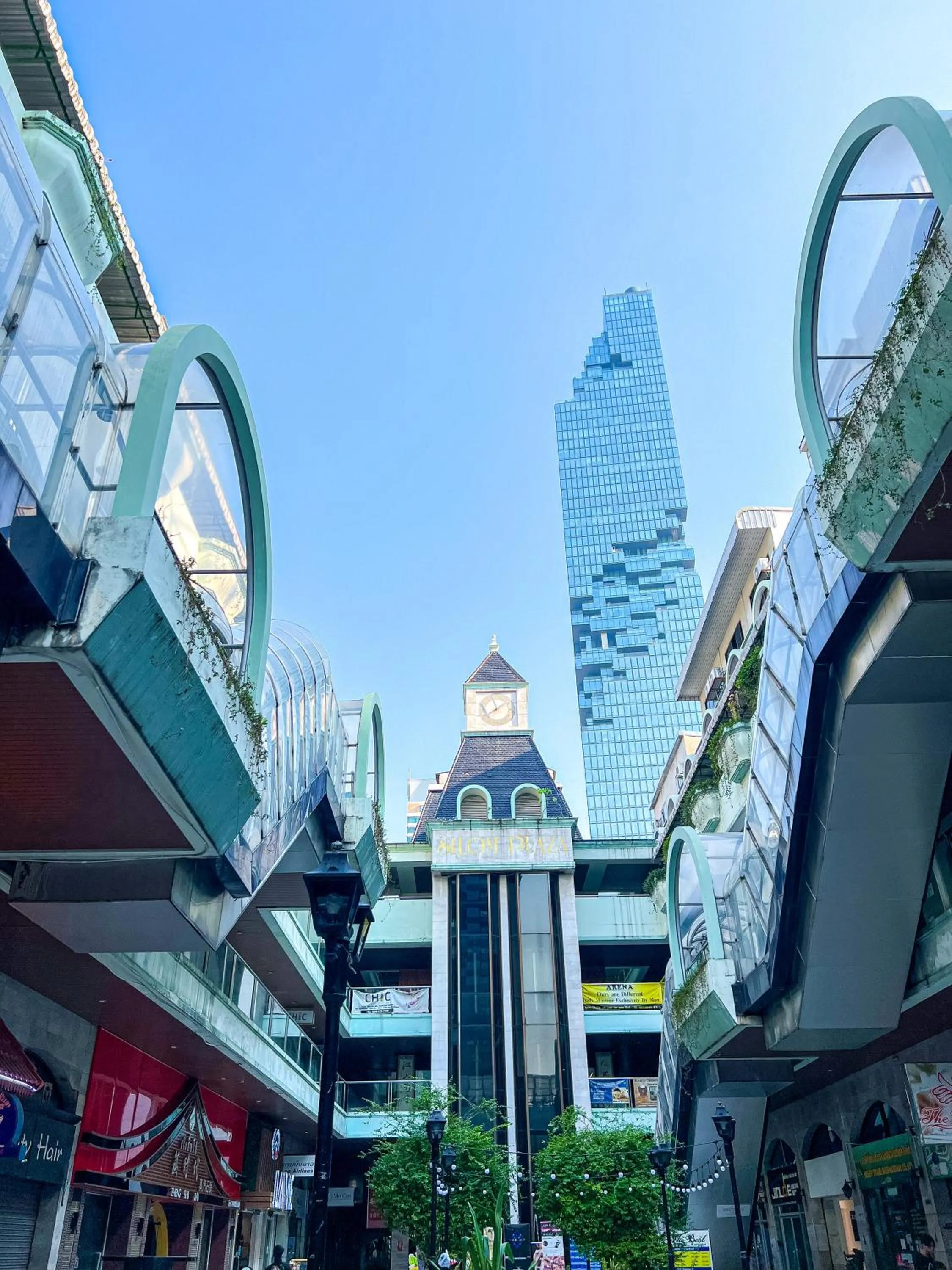 Property building in Silom Dynasty Hostel