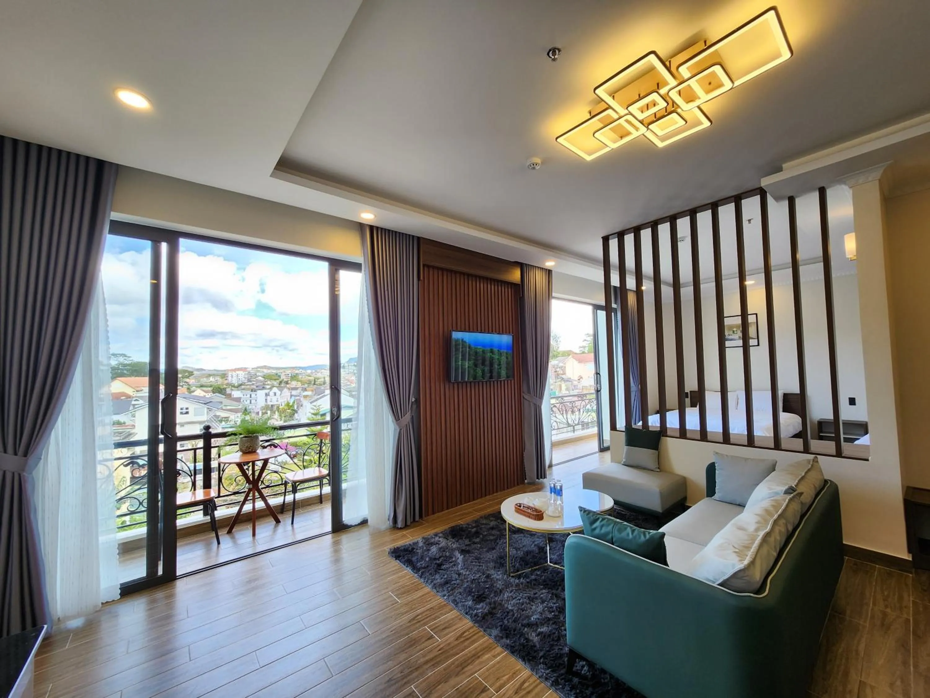 TV and multimedia in K'SOL - Hotel & Apartment