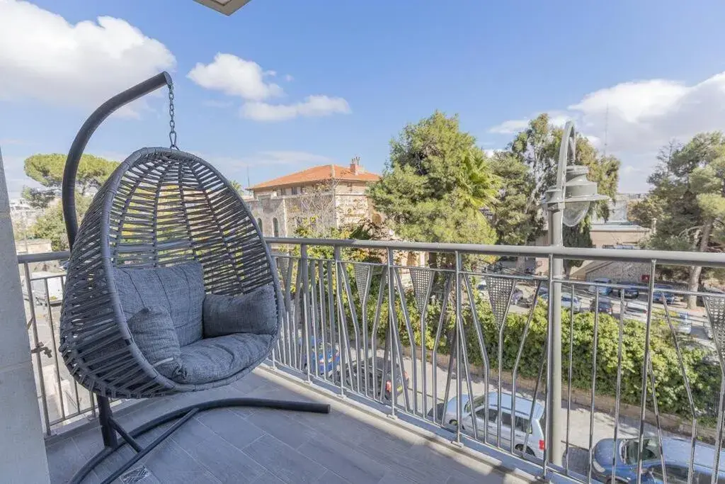 1 BR Apartment in Ha-Neviim St with Mamad 1 BR Apartment in Ha-Neviim St with Mamad