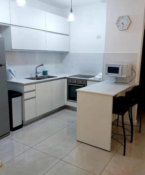 1 BR Apartment in Jerusalem Estates with Mamad