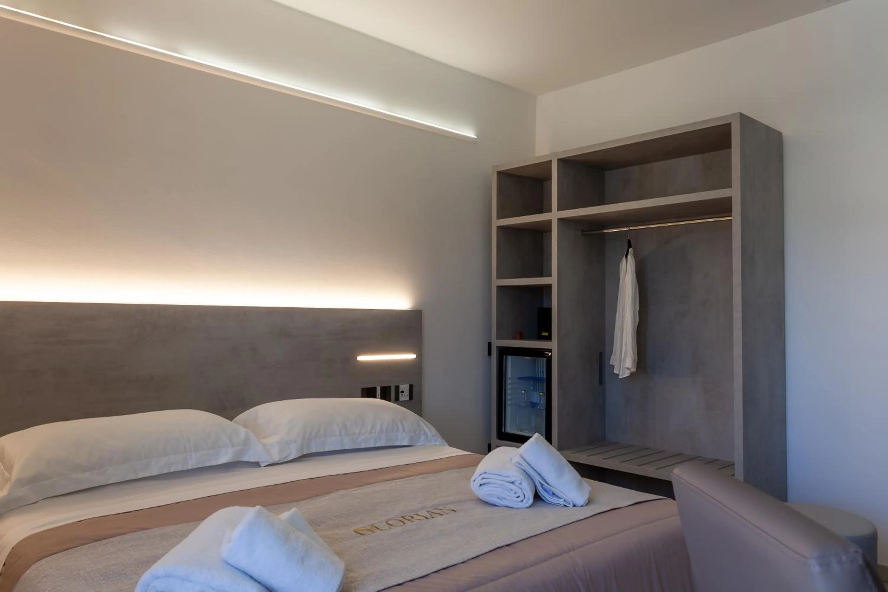 Photo of the whole room, Bed in Glorian Hotel