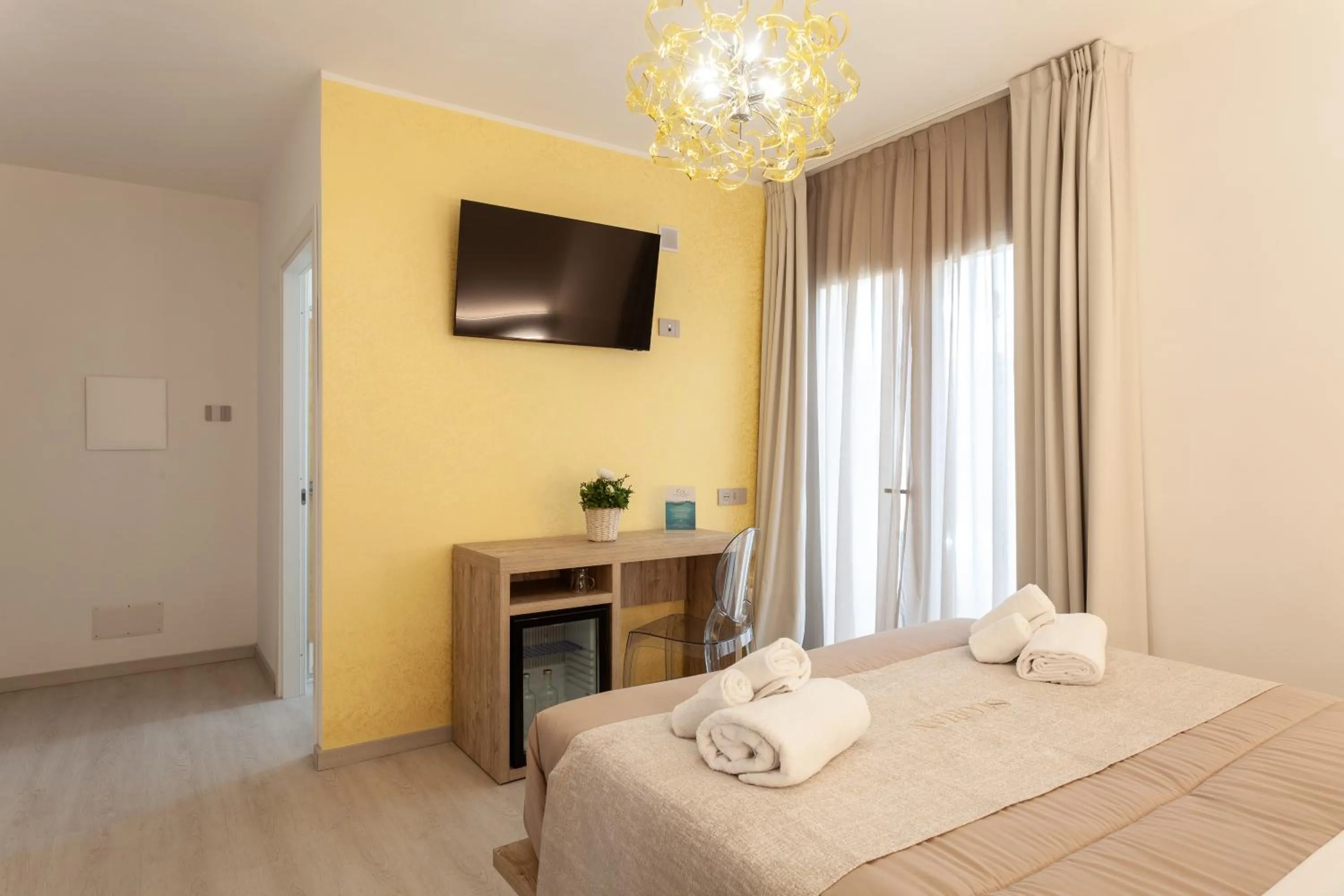 Photo of the whole room, Bed in Glorian Hotel