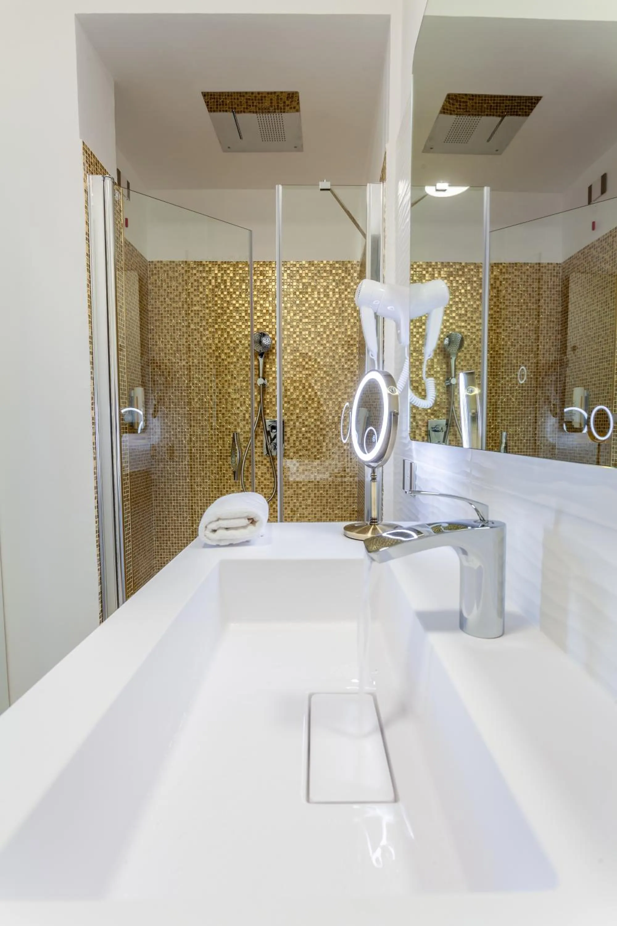 Shower in Glorian Hotel