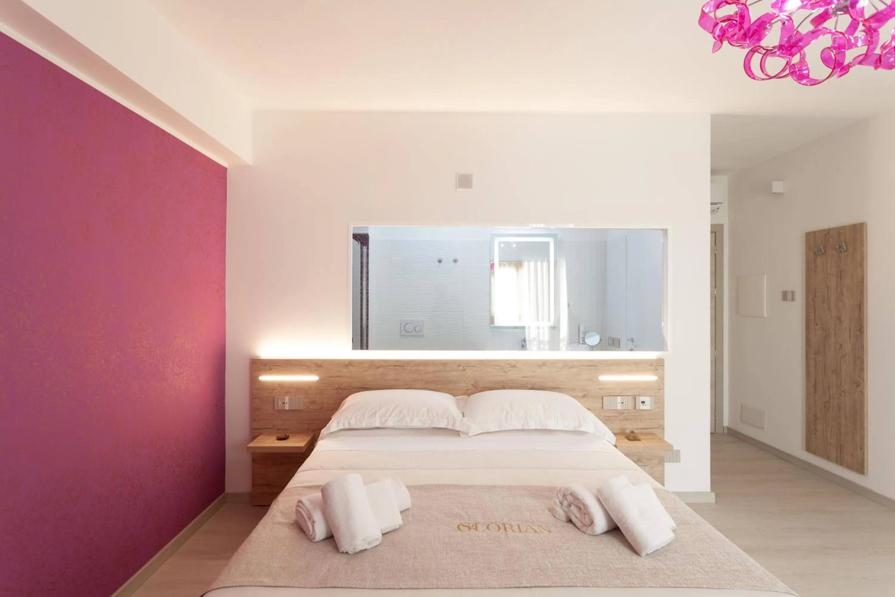 Photo of the whole room, Bed in Glorian Hotel