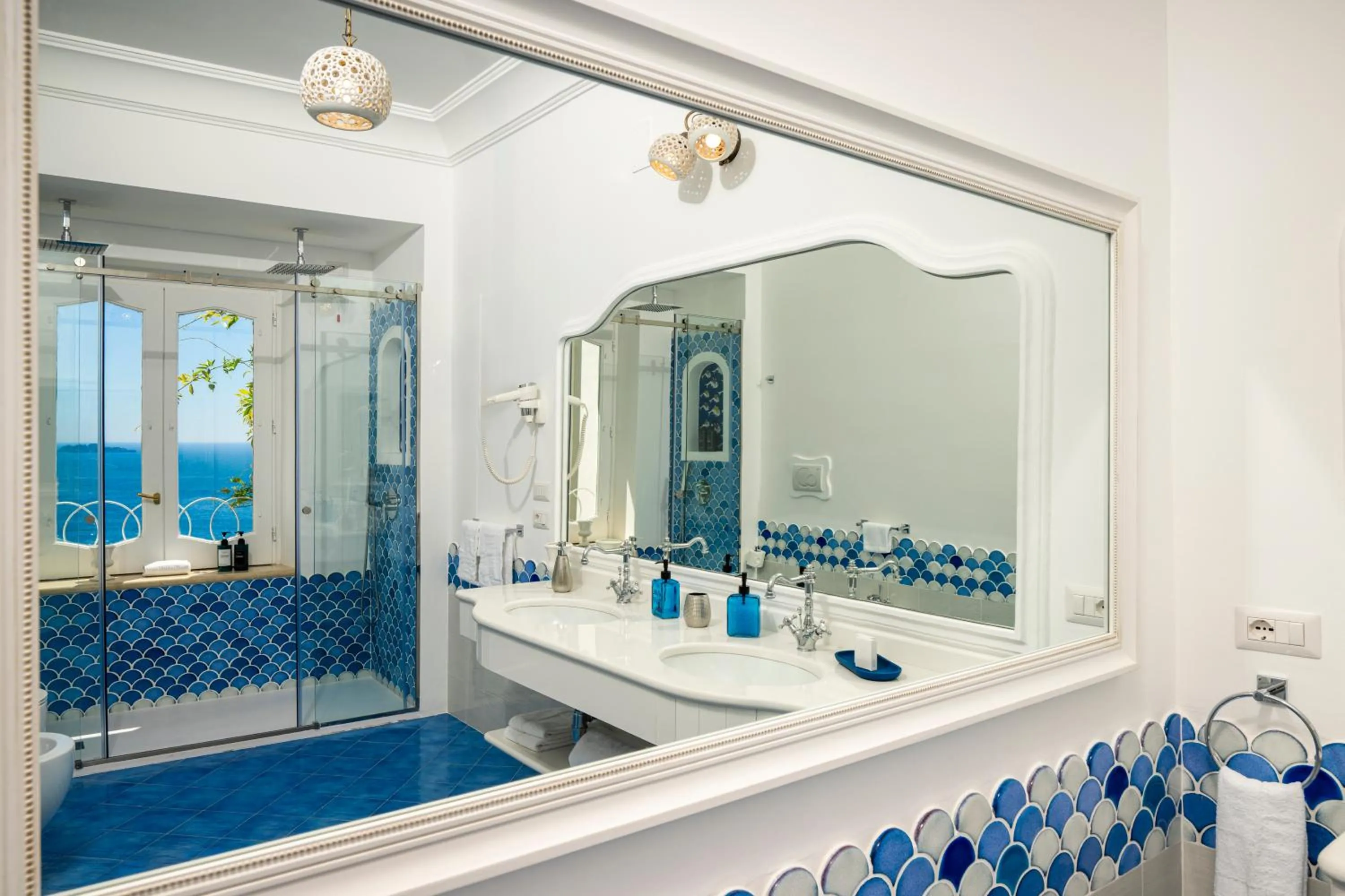 Bathroom in Villa Santa Chiara Positano Suites