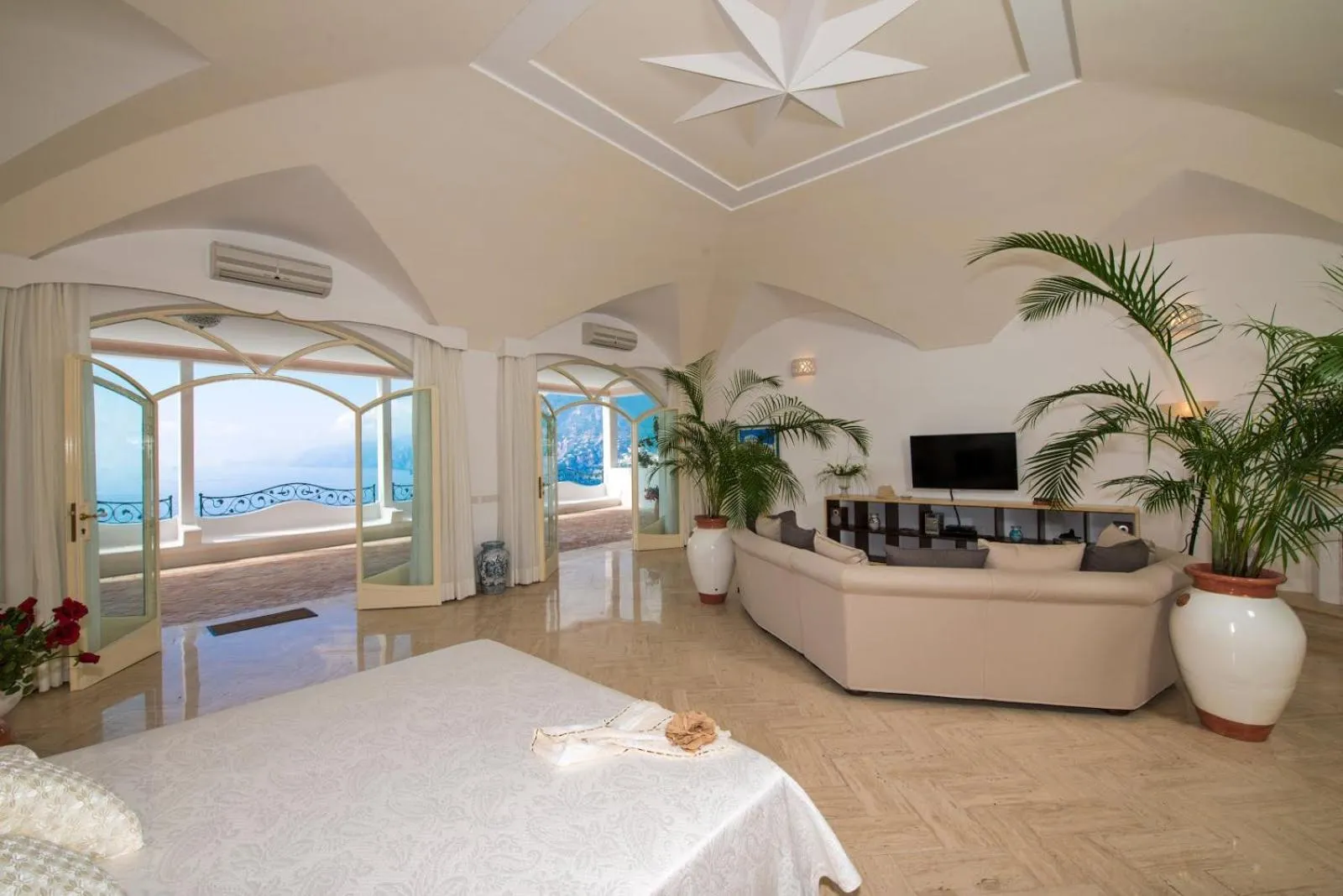 Photo of the whole room, Bed in Villa Santa Chiara Positano Suites