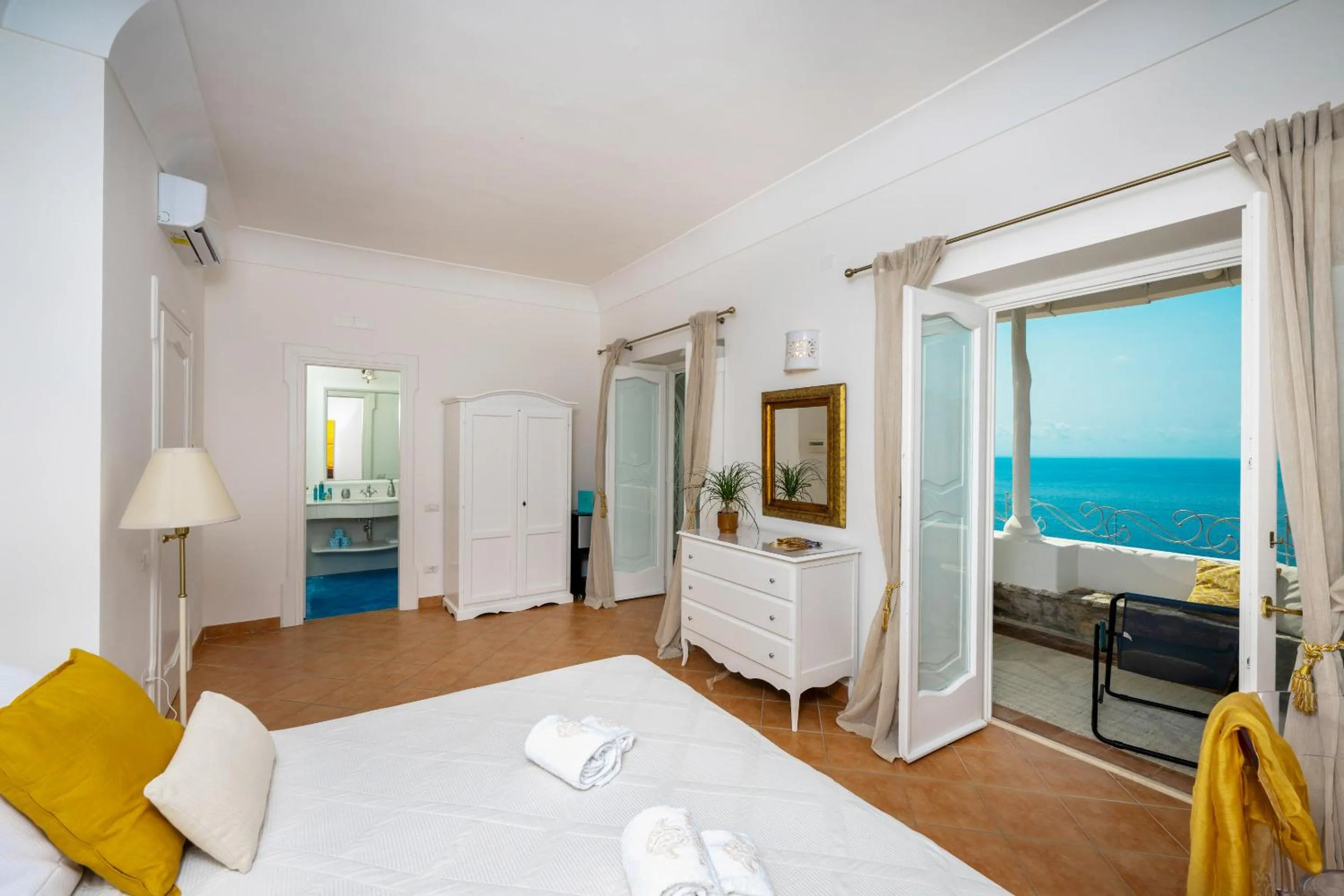 View (from property/room), Bed in Villa Santa Chiara Positano Suites