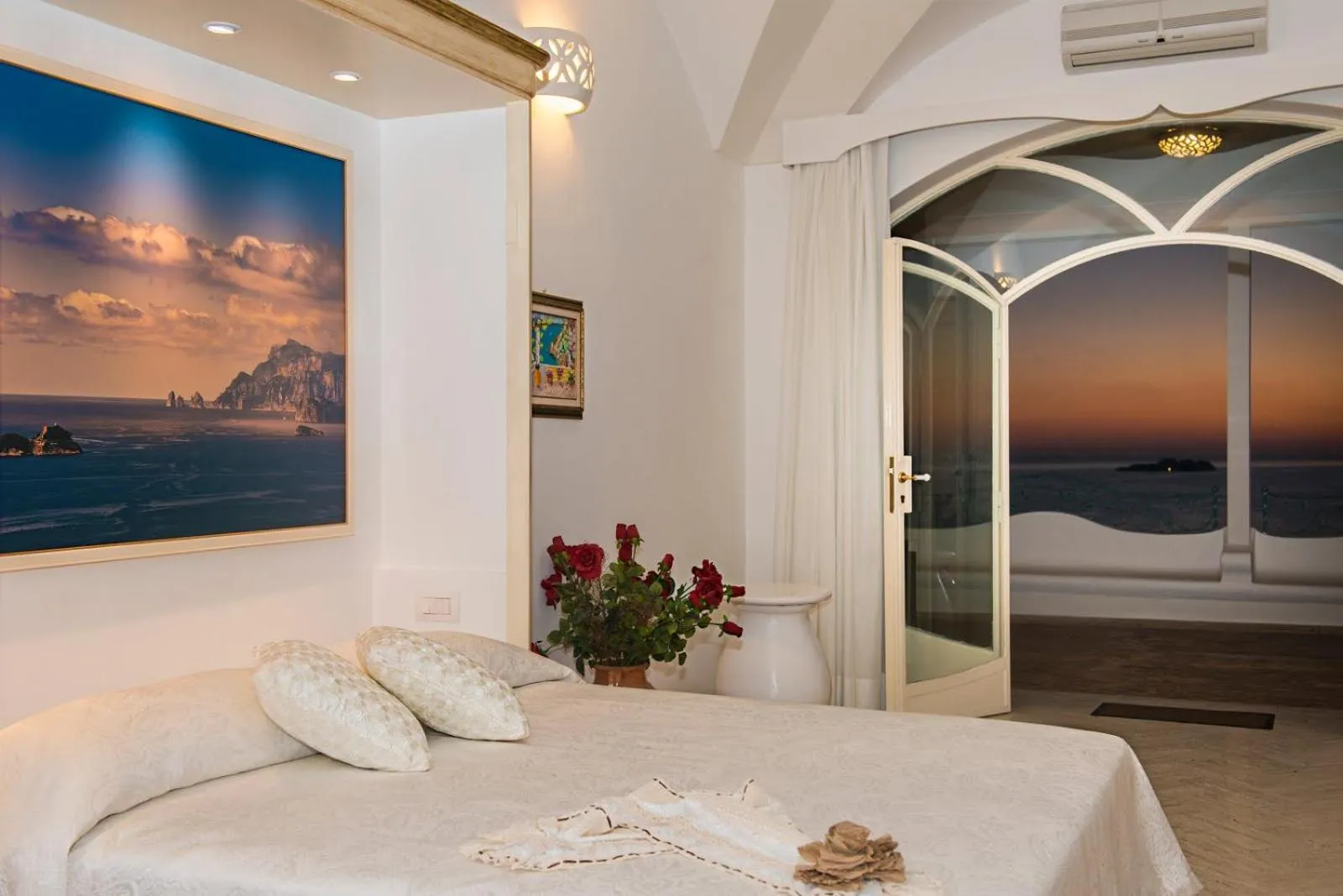 Bed in Villa Santa Chiara Positano Suites