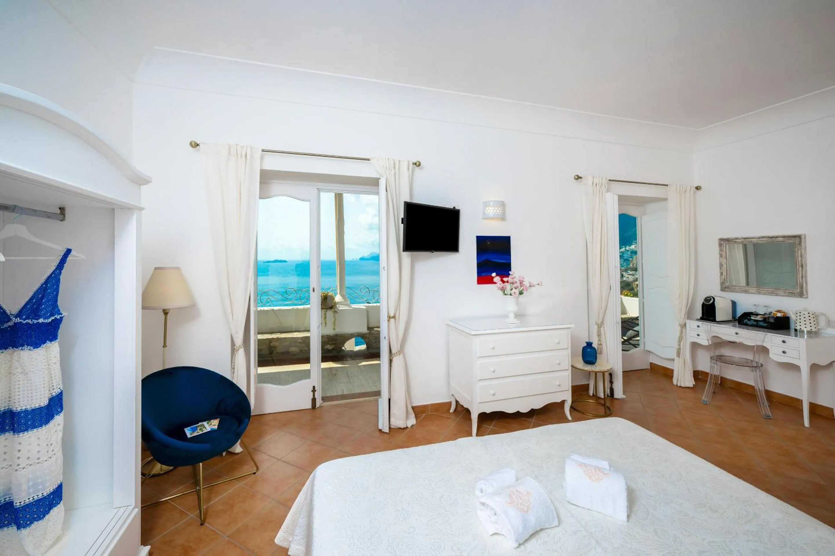 View (from property/room), Bed in Villa Santa Chiara Positano Suites