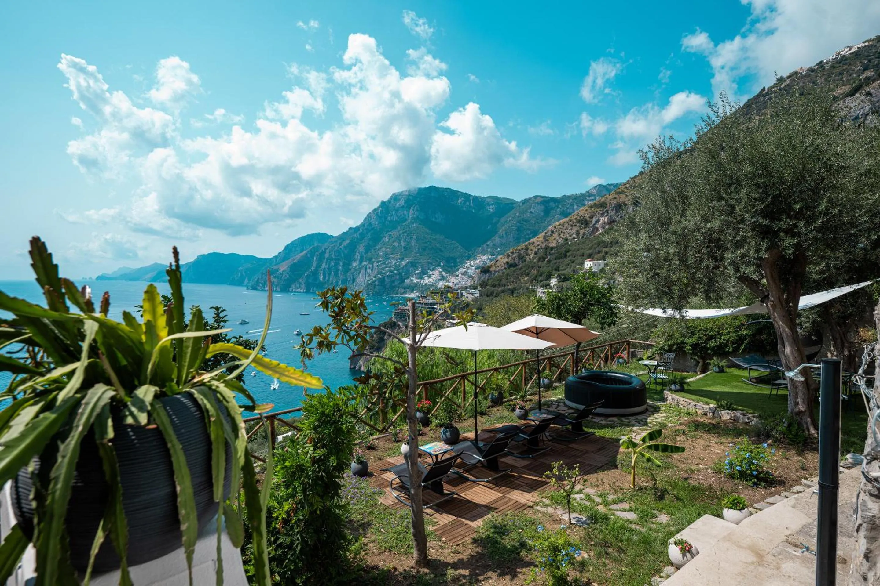 Garden in Villa Santa Chiara Positano Suites