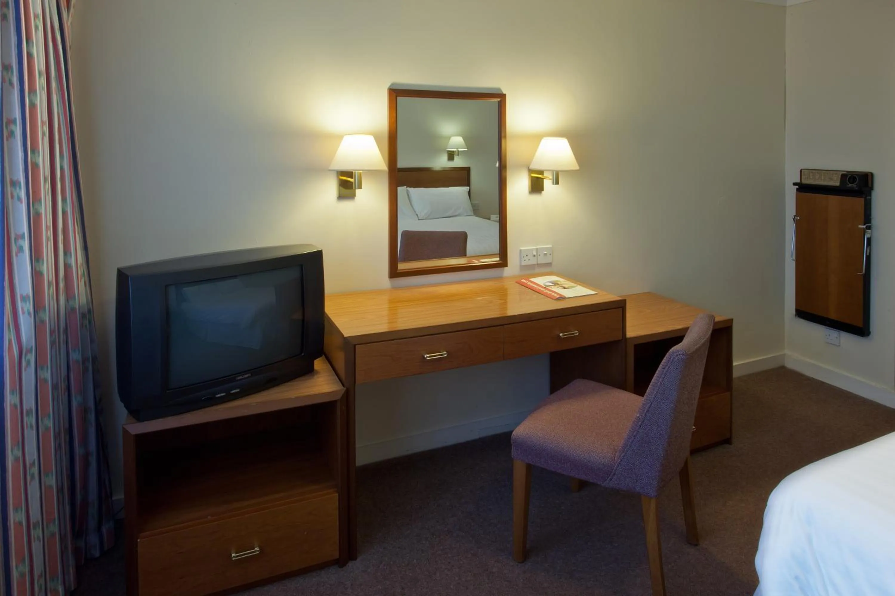 TV and multimedia, Bed in Coventry Hill Hotel