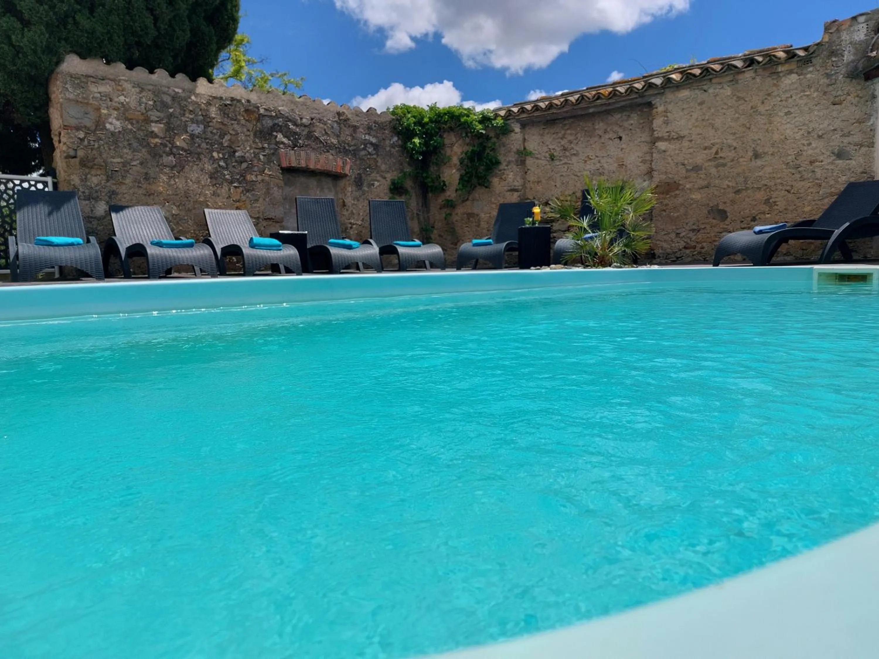 Pool view in Hôtel Restaurant L'Art des Mets by Côté Jardin