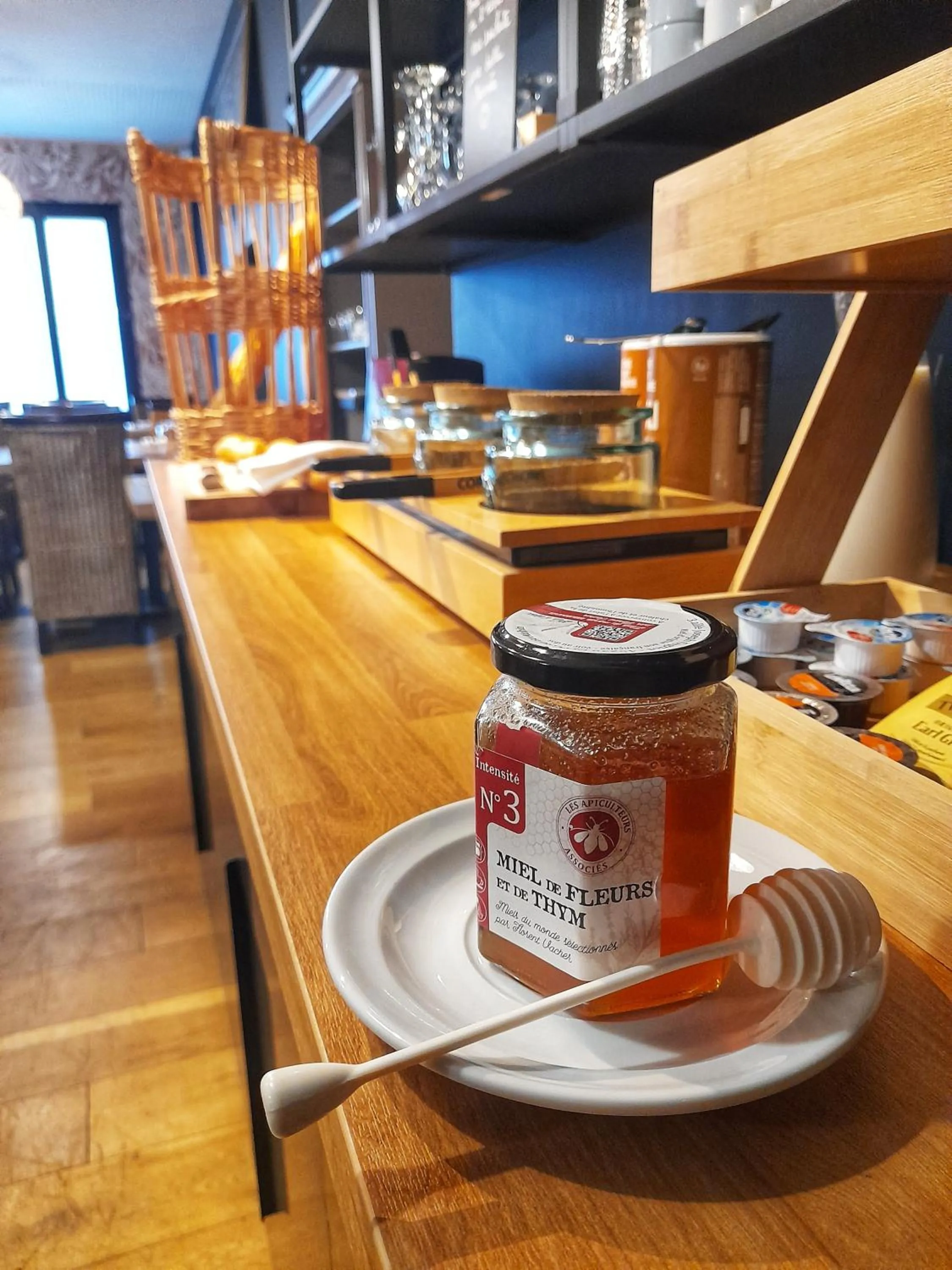 Breakfast in Hôtel Restaurant L'Art des Mets by Côté Jardin