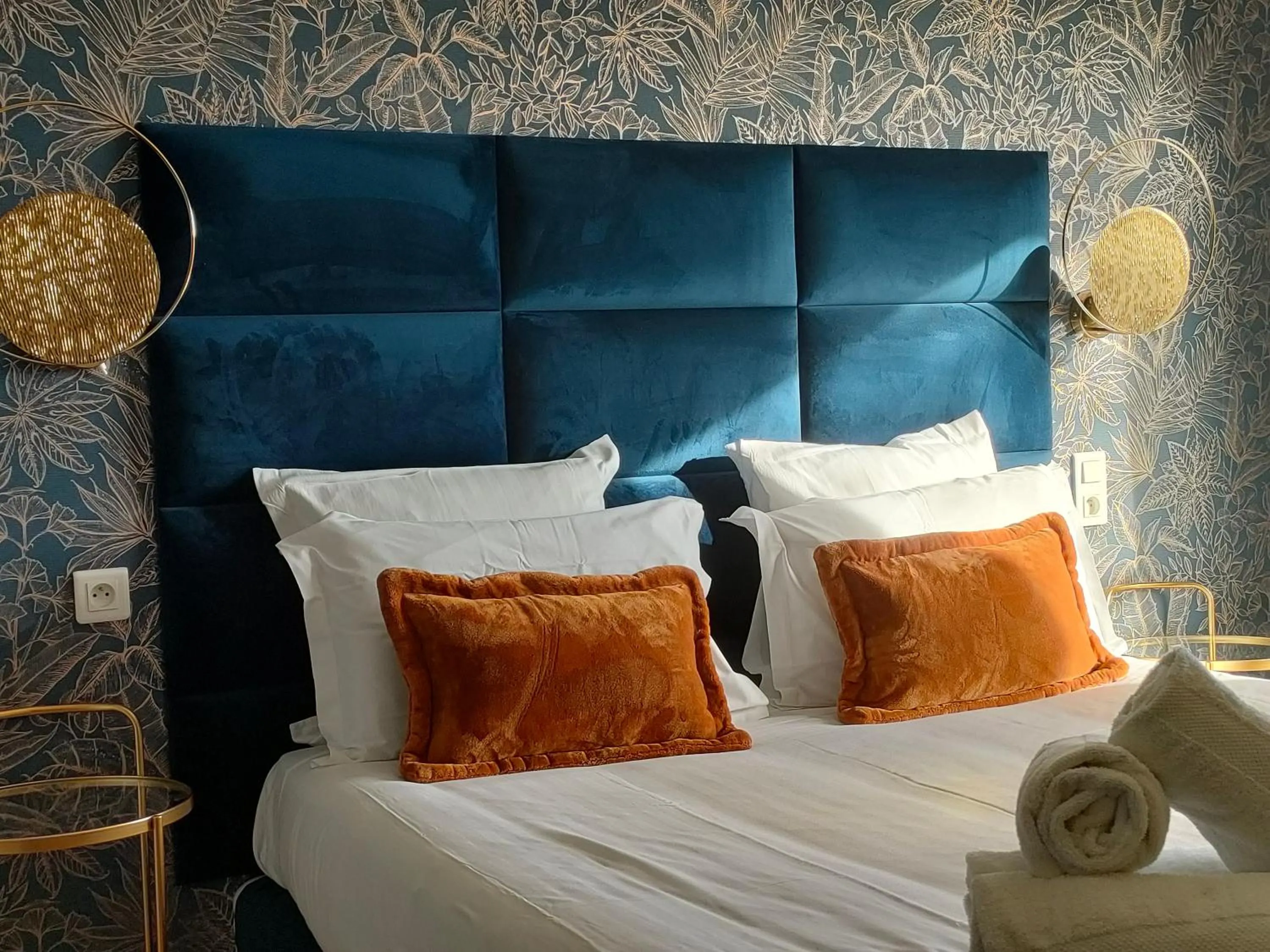 Bed in Hôtel Restaurant L'Art des Mets by Côté Jardin