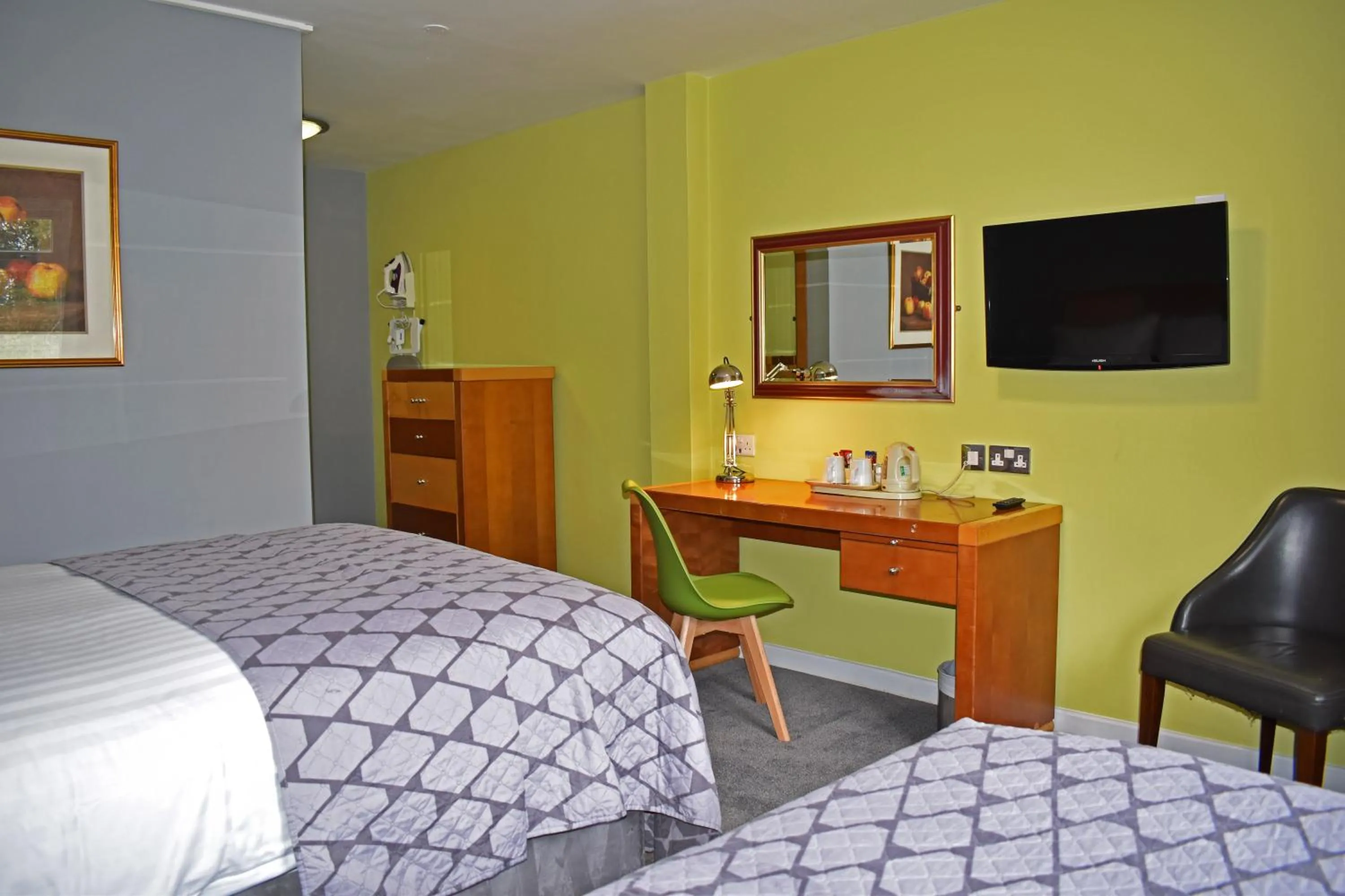 Photo of the whole room, Bed in Quality Hotel Coventry