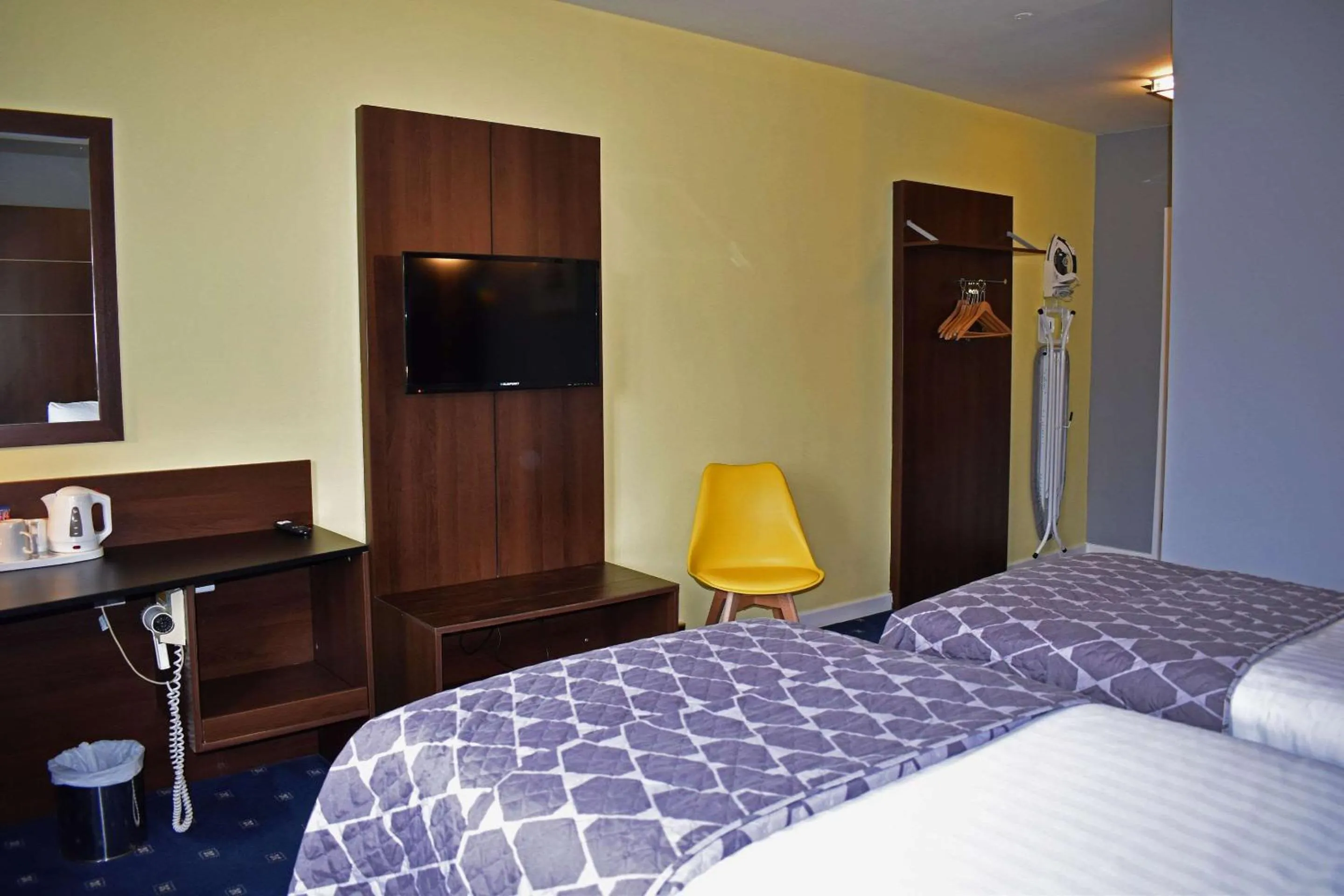 Bedroom, Bed in Quality Hotel Coventry