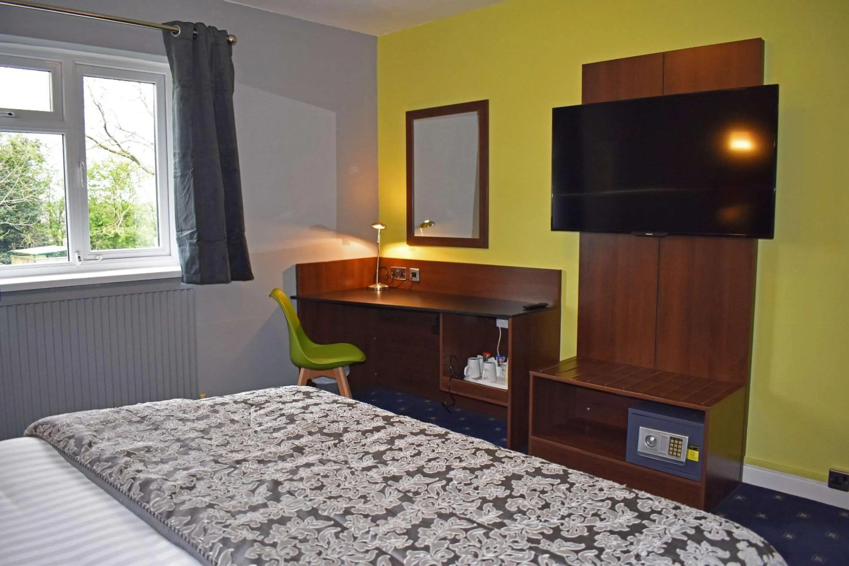 Bedroom, Bed in Quality Hotel Coventry