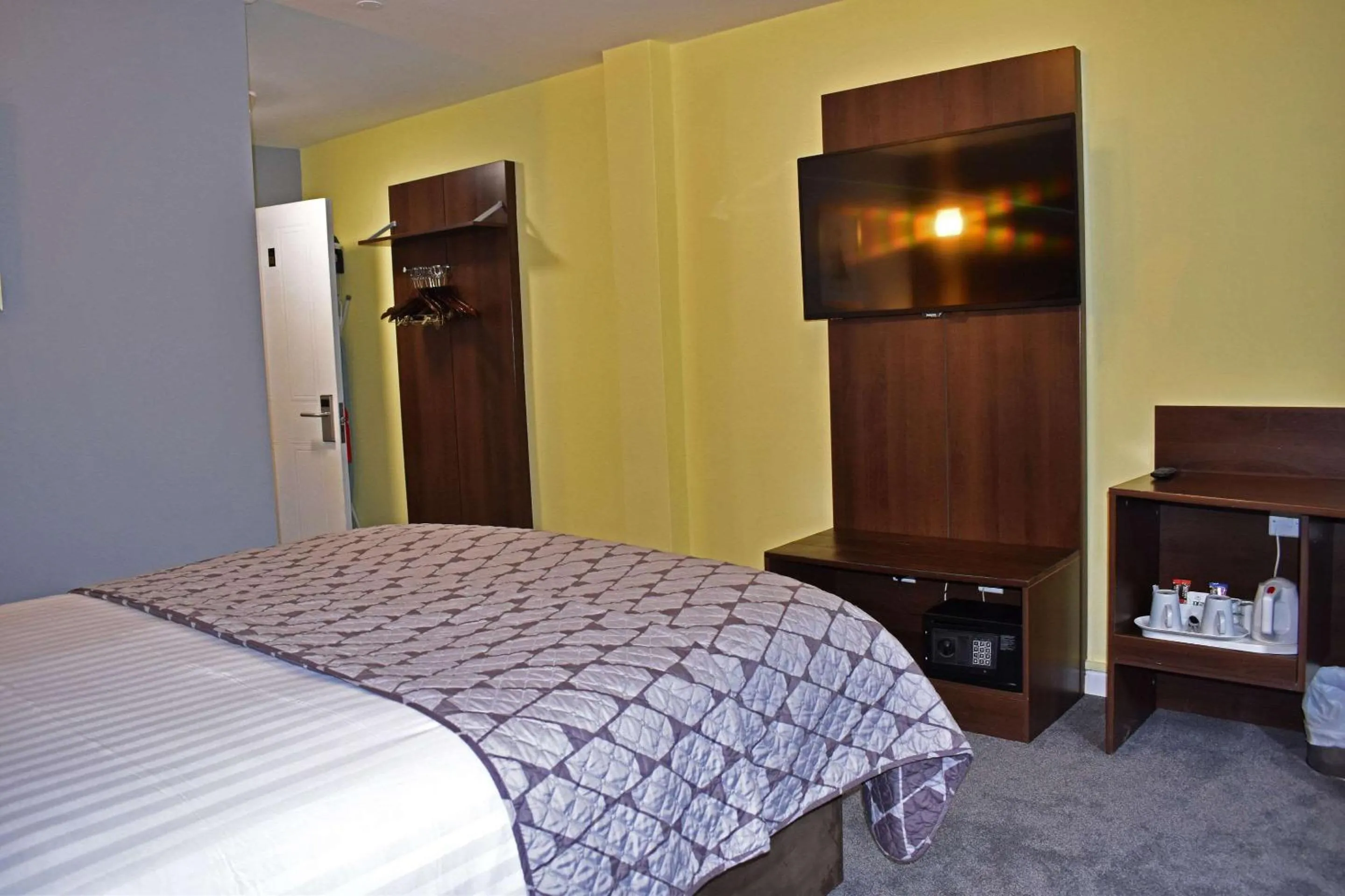 Bedroom, Bed in Quality Hotel Coventry