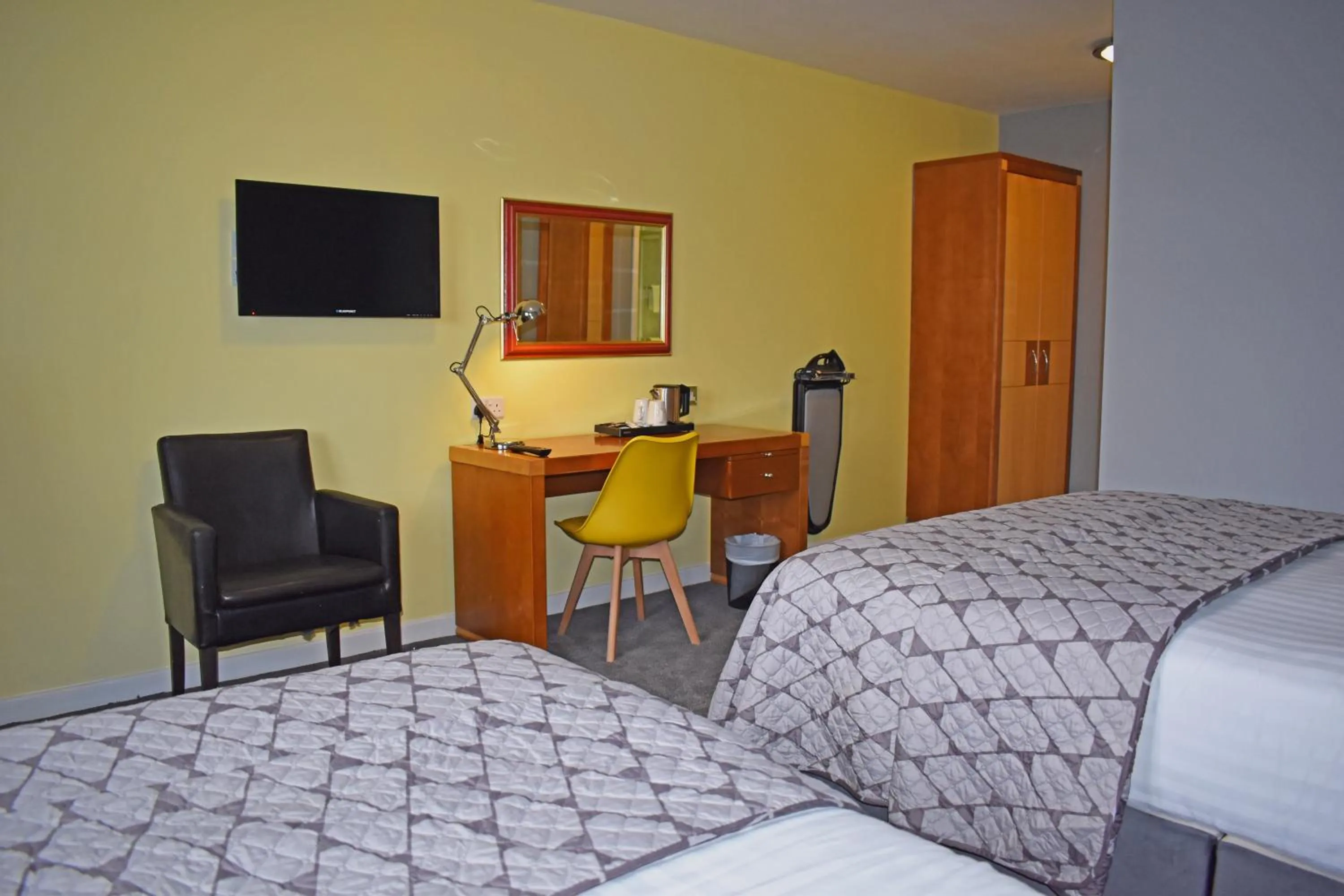 Photo of the whole room, Bed in Quality Hotel Coventry